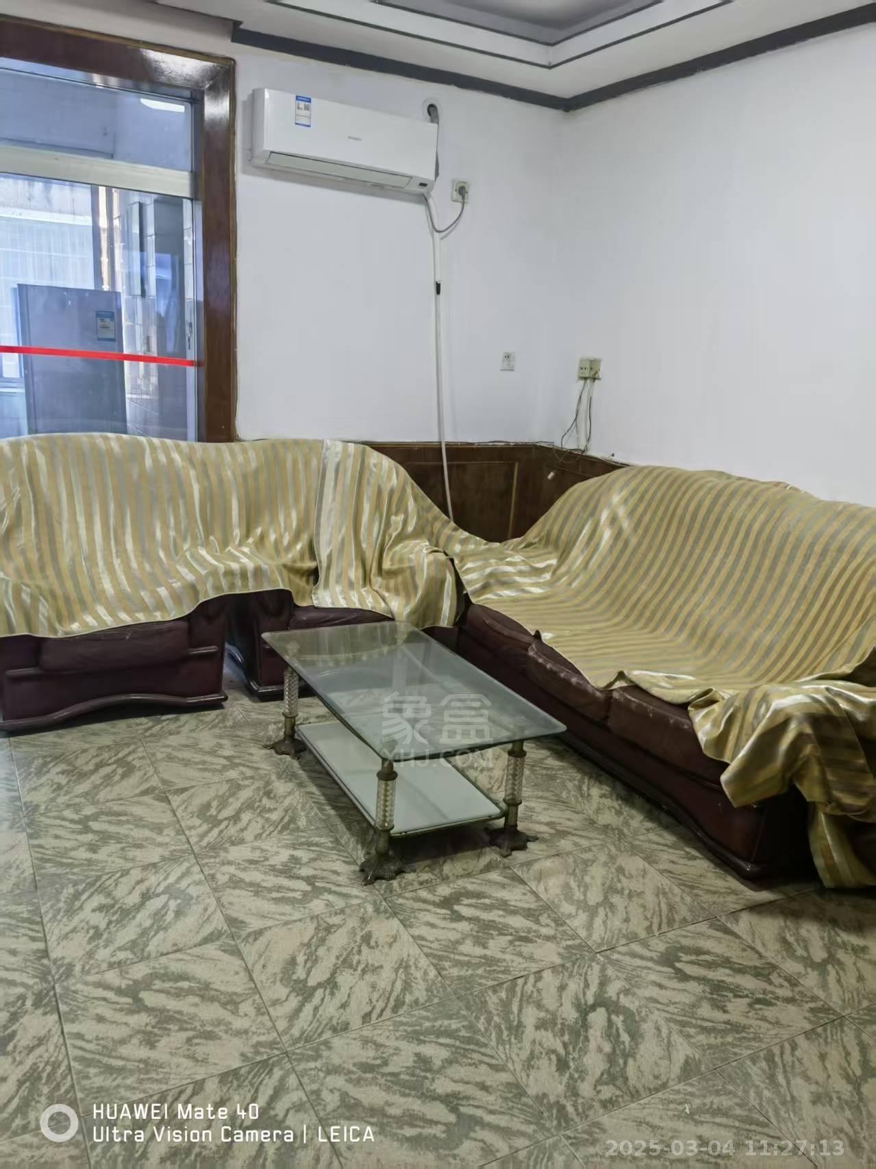 人大宿舍 4室2厅1卫 1800.0元/月 人大宿舍 4室2厅1卫 1800.0元/月室内图