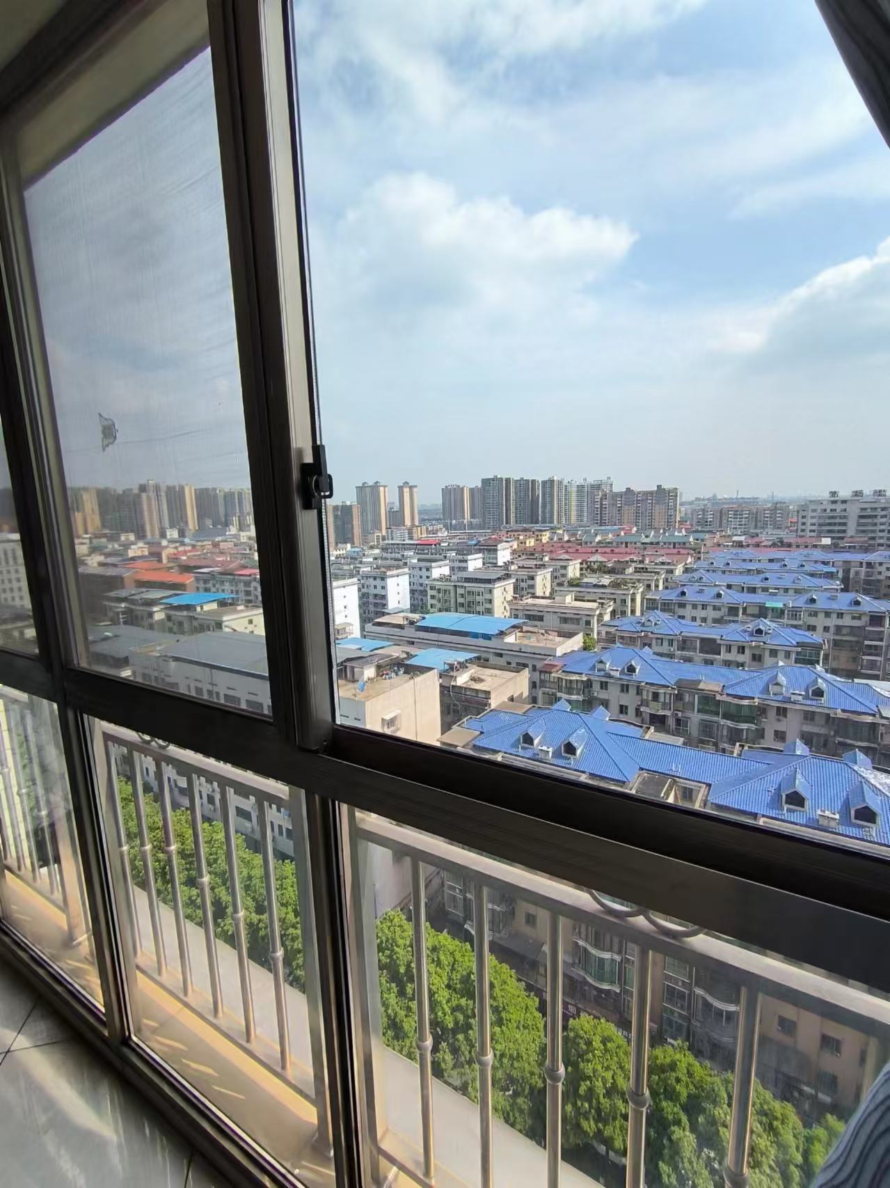 中房阳光远景  3室0厅0卫   2000.00元/月室内图