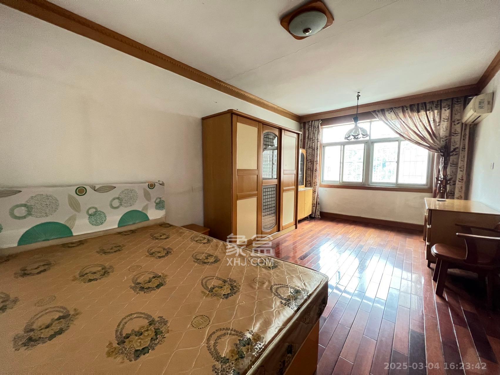 轻化公司宿舍向东南6号(产权南湖路46号) 3室2厅1卫 1700.0元/月 轻化公司宿舍向东南6号(产权南湖路46号) 3室2厅1卫 1700.0元/月室内图