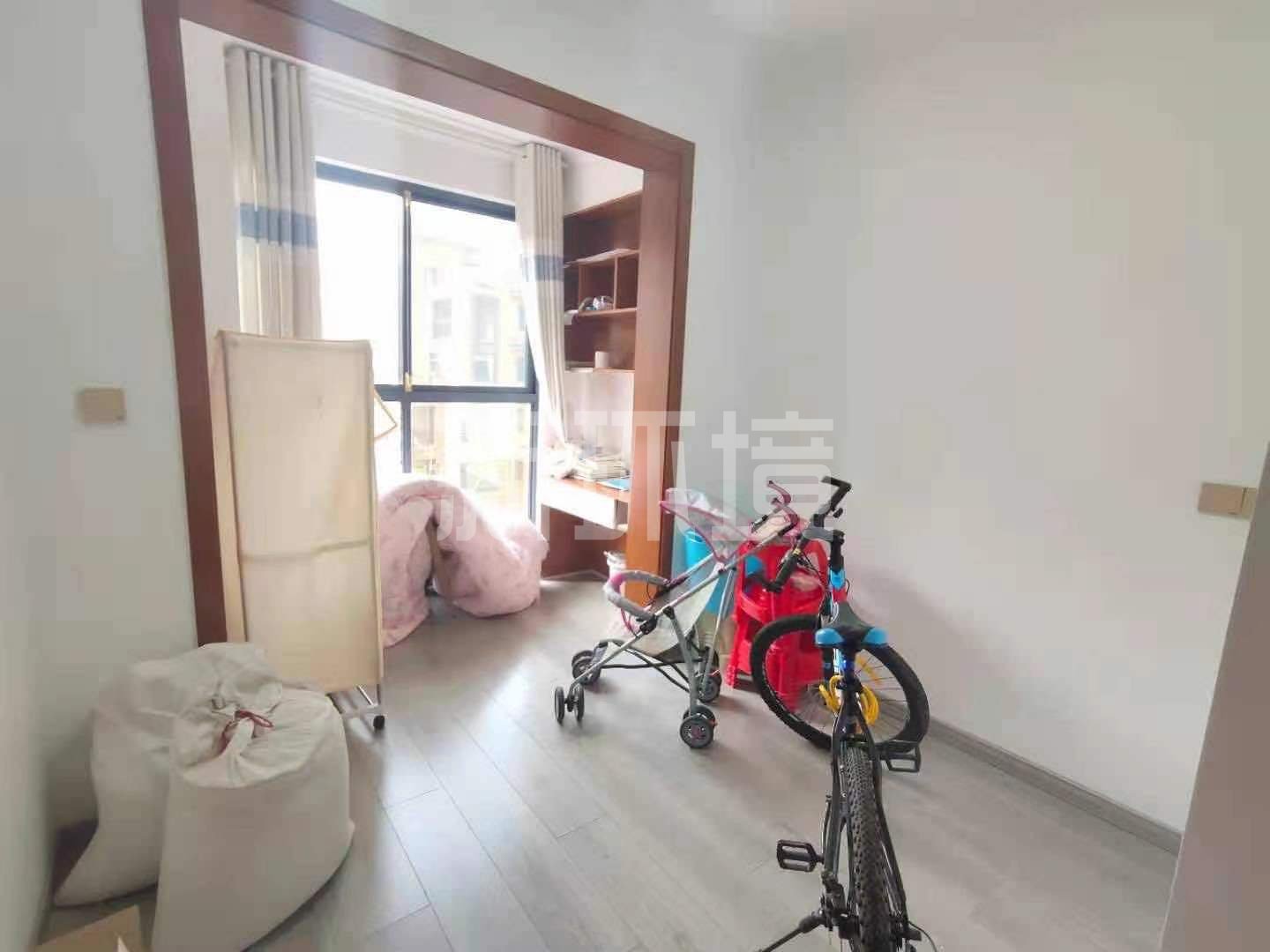 天门壹号  4室2厅2卫   86.80万客厅