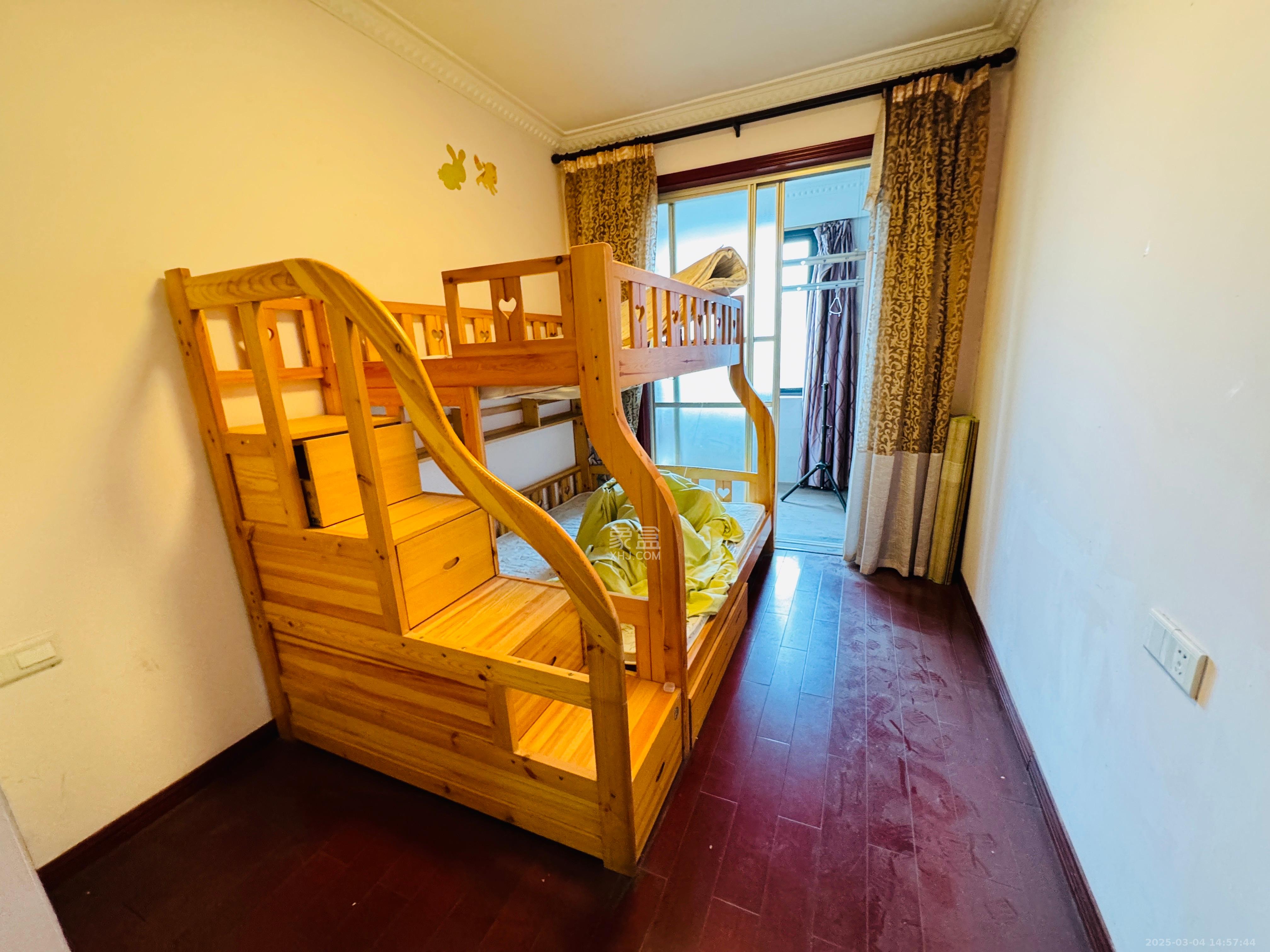 上庭苑 3室2厅1卫 2800.0元/月 上庭苑 3室2厅1卫 2800.0元/月室内图