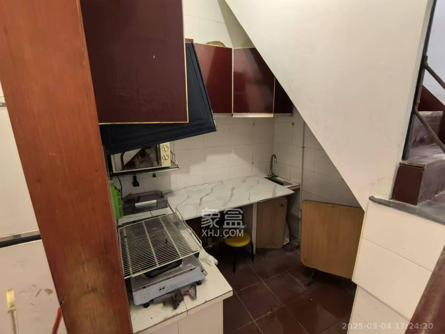 县正街散盘 3室2厅1卫 2000.0元/月 县正街散盘 3室2厅1卫 2000.0元/月室内图