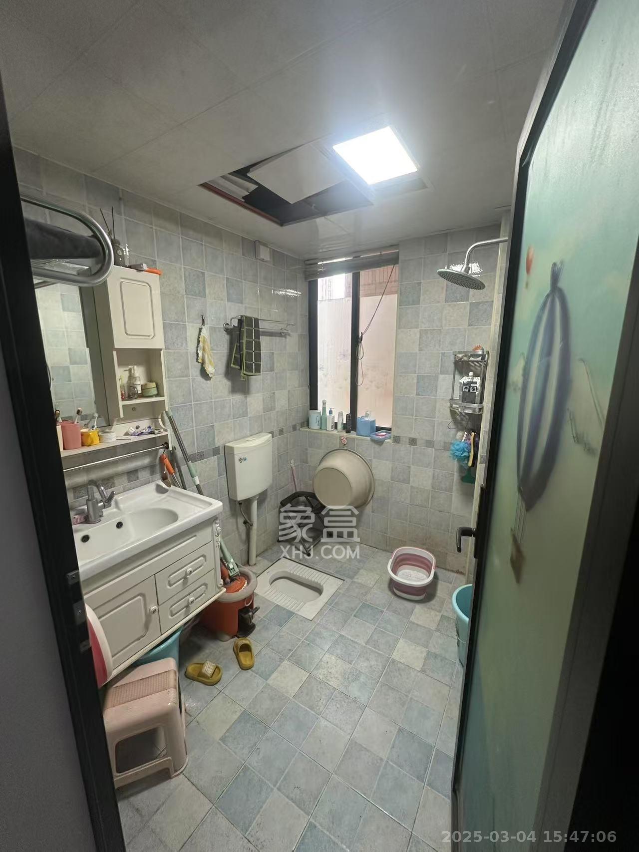 三一街区 3室2厅1卫 2400.0元/月 三一街区 3室2厅1卫 2400.0元/月室内图