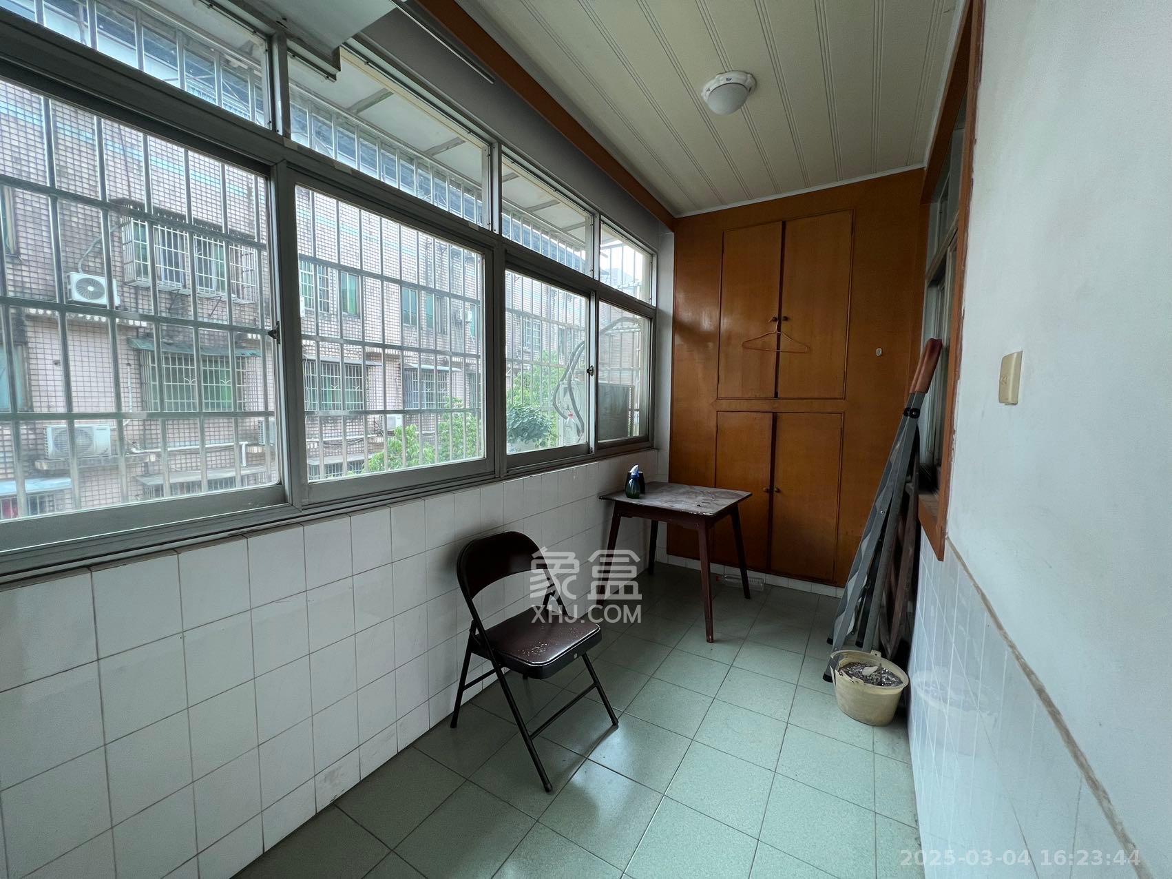 轻化公司宿舍向东南6号(产权南湖路46号) 3室2厅1卫 1700.0元/月 轻化公司宿舍向东南6号(产权南湖路46号) 3室2厅1卫 1700.0元/月室内图