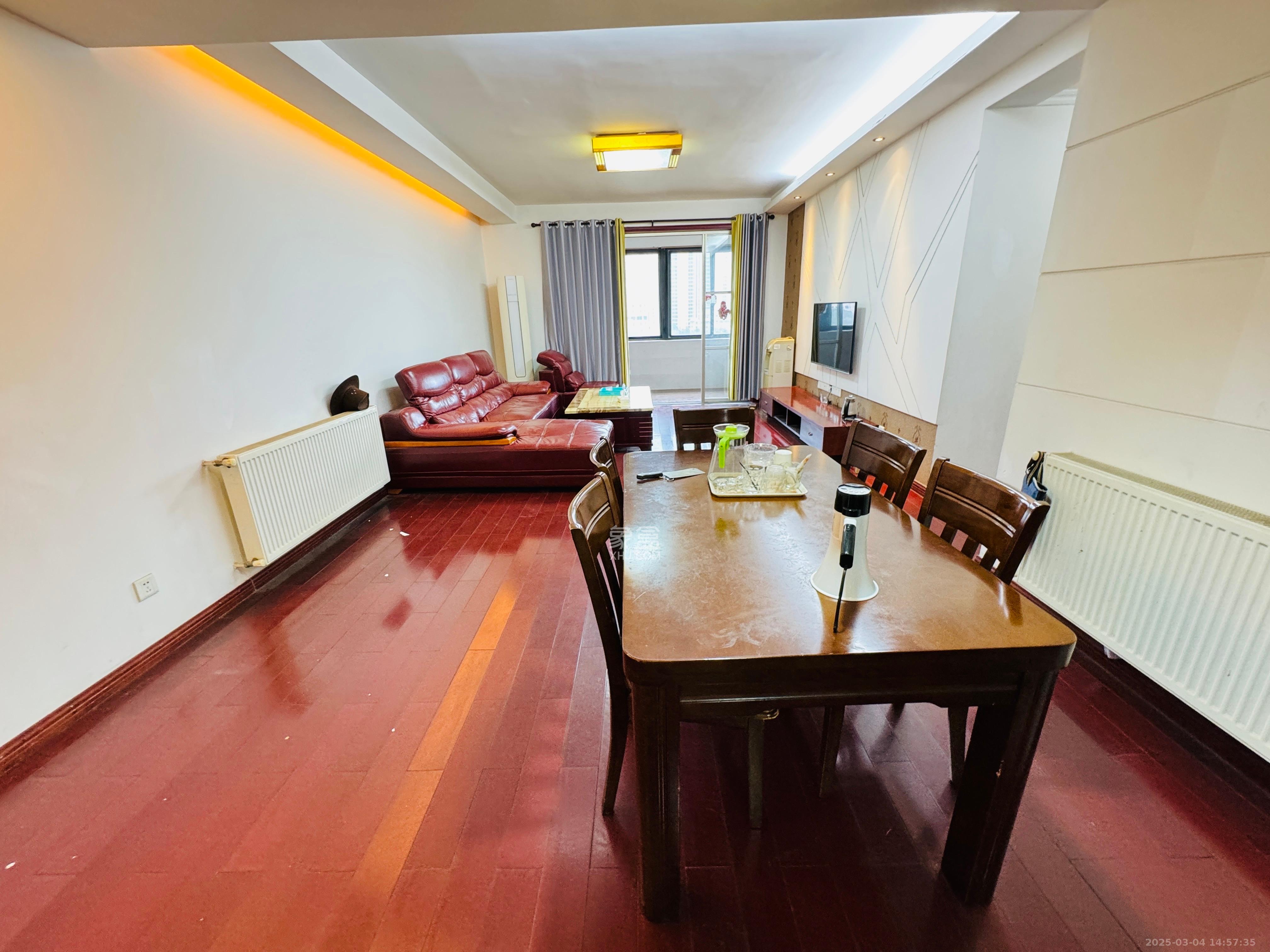 上庭苑 3室2厅1卫 2800.0元/月 上庭苑 3室2厅1卫 2800.0元/月室内图