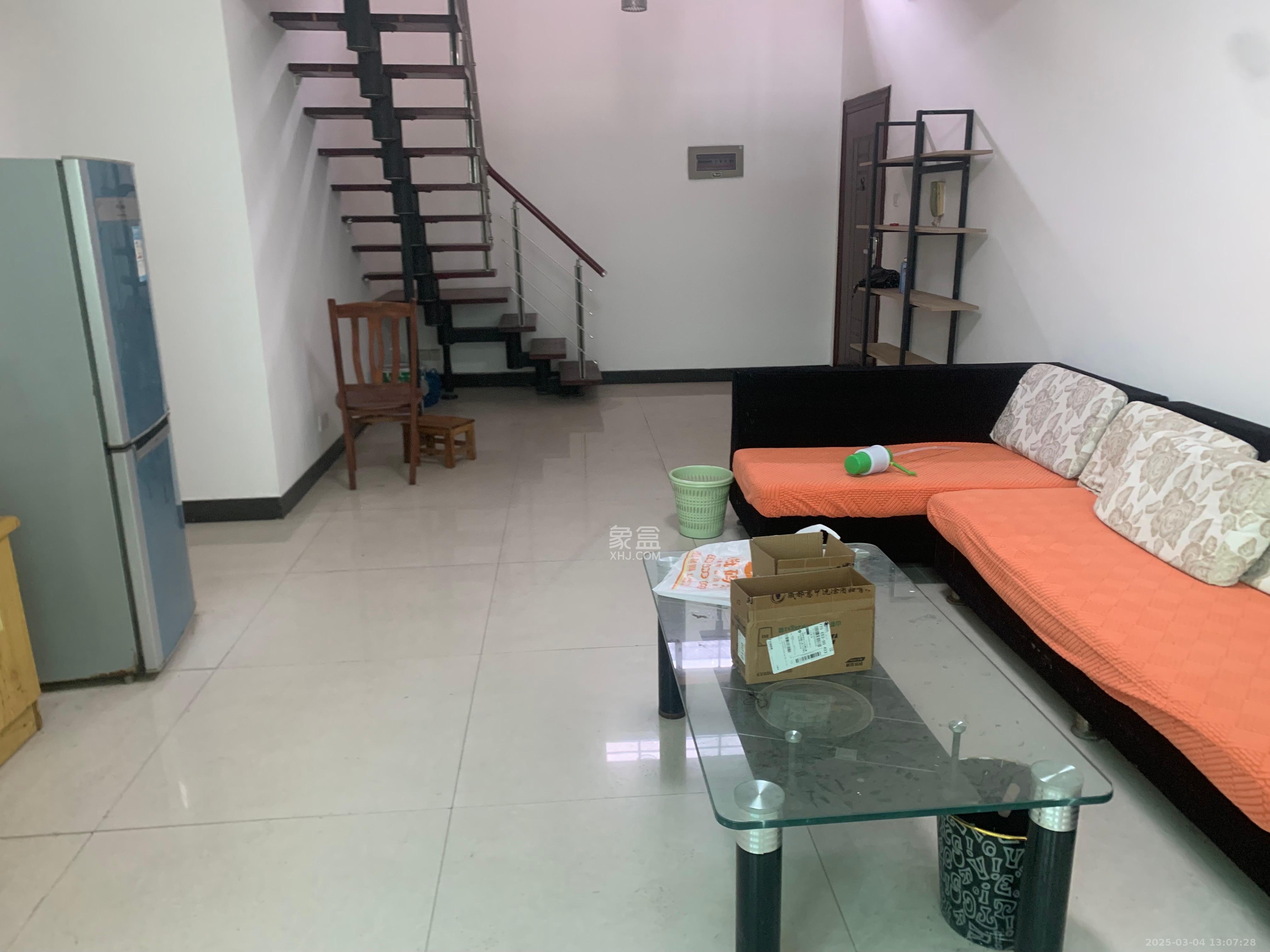 麓谷锦和园 5室2厅2卫 1500.0元/月 麓谷锦和园 5室2厅2卫 1500.0元/月室内图