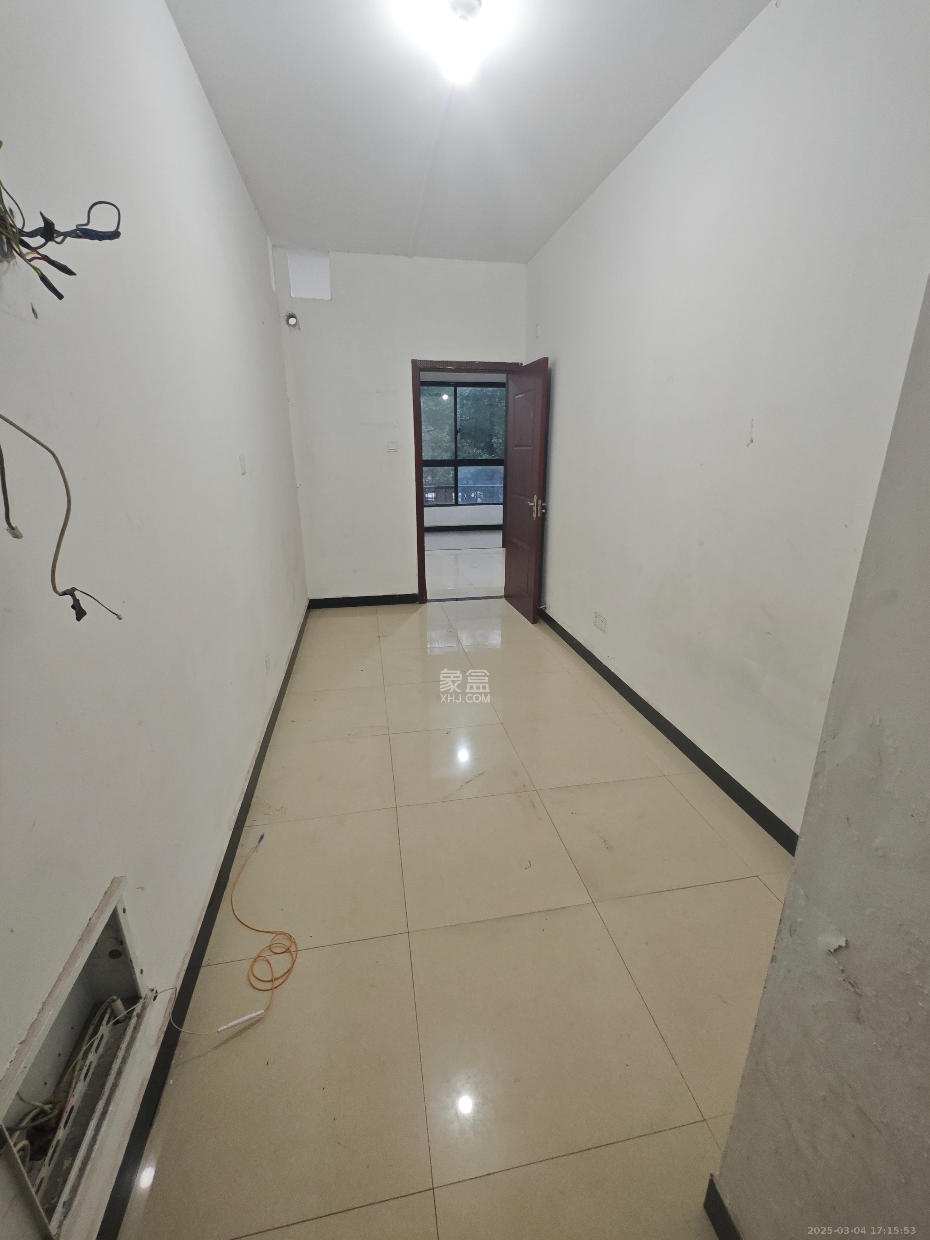 长房半岛蓝湾(观山月)  3室2厅1卫    2000.0元/月 长房半岛蓝湾(观山月)  3室2厅1卫    2000.0元/月室内图