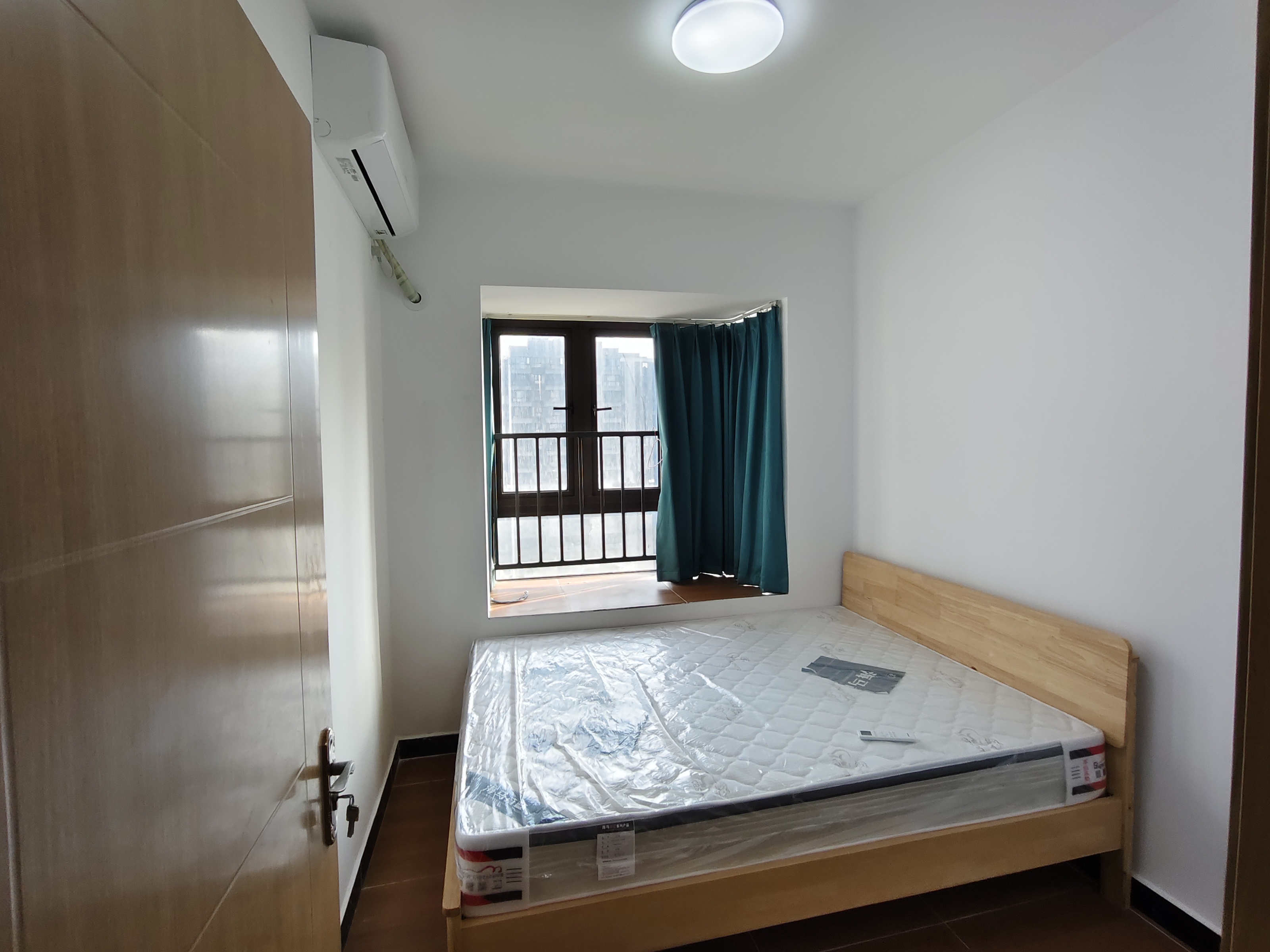 坡博家园三区 4室2厅2卫 3200.0元/月 坡博家园三区 4室2厅2卫 3200.0元/月室内图