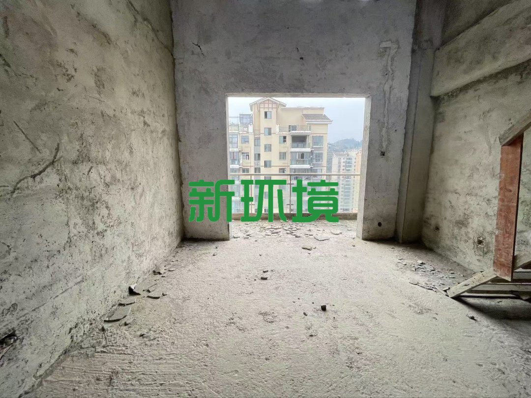 阳光水岸  5室2厅3卫    118.0万 阳光水岸  5室2厅3卫    118.0万客厅