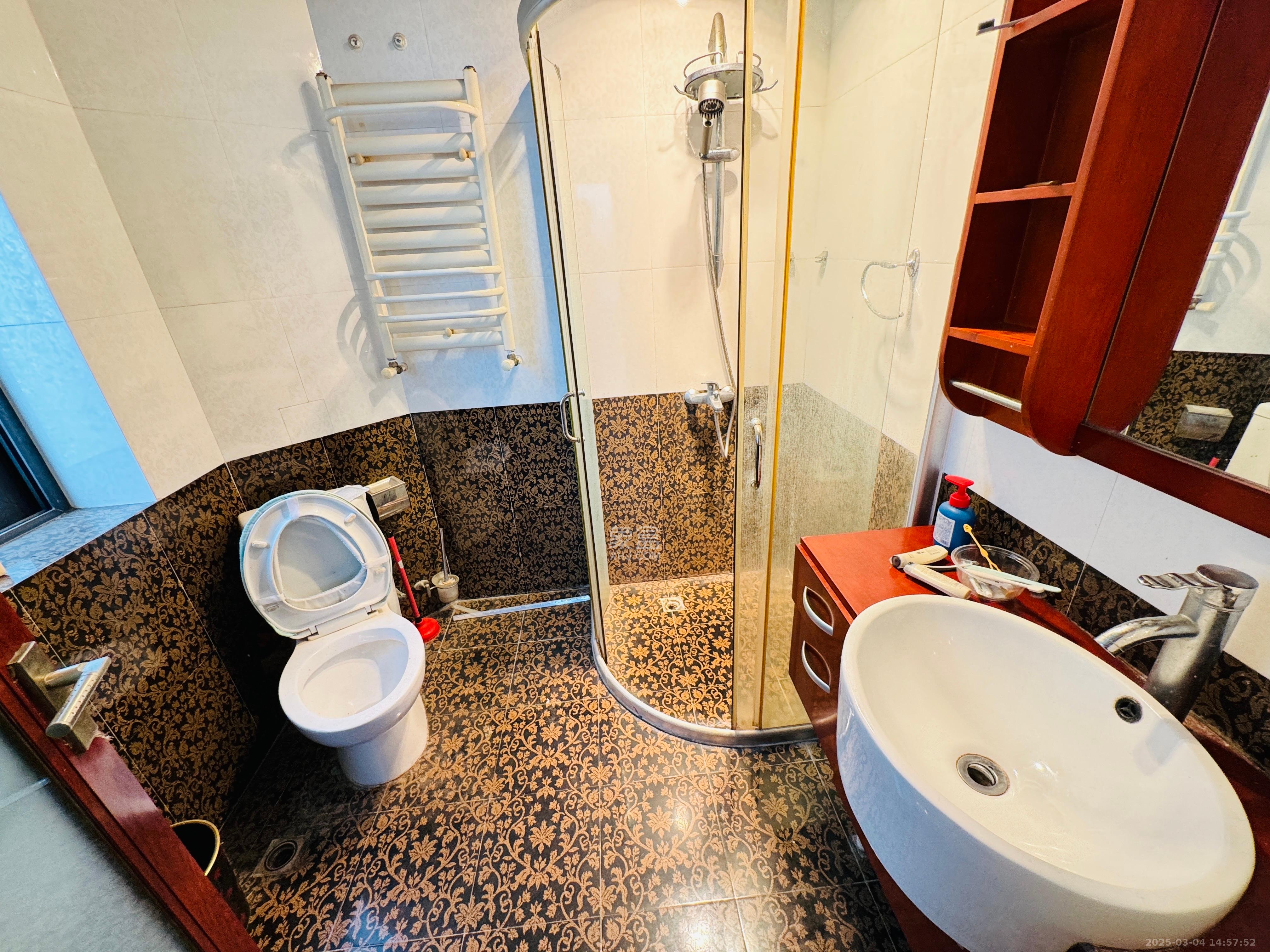 上庭苑 3室2厅1卫 2800.0元/月 上庭苑 3室2厅1卫 2800.0元/月室内图