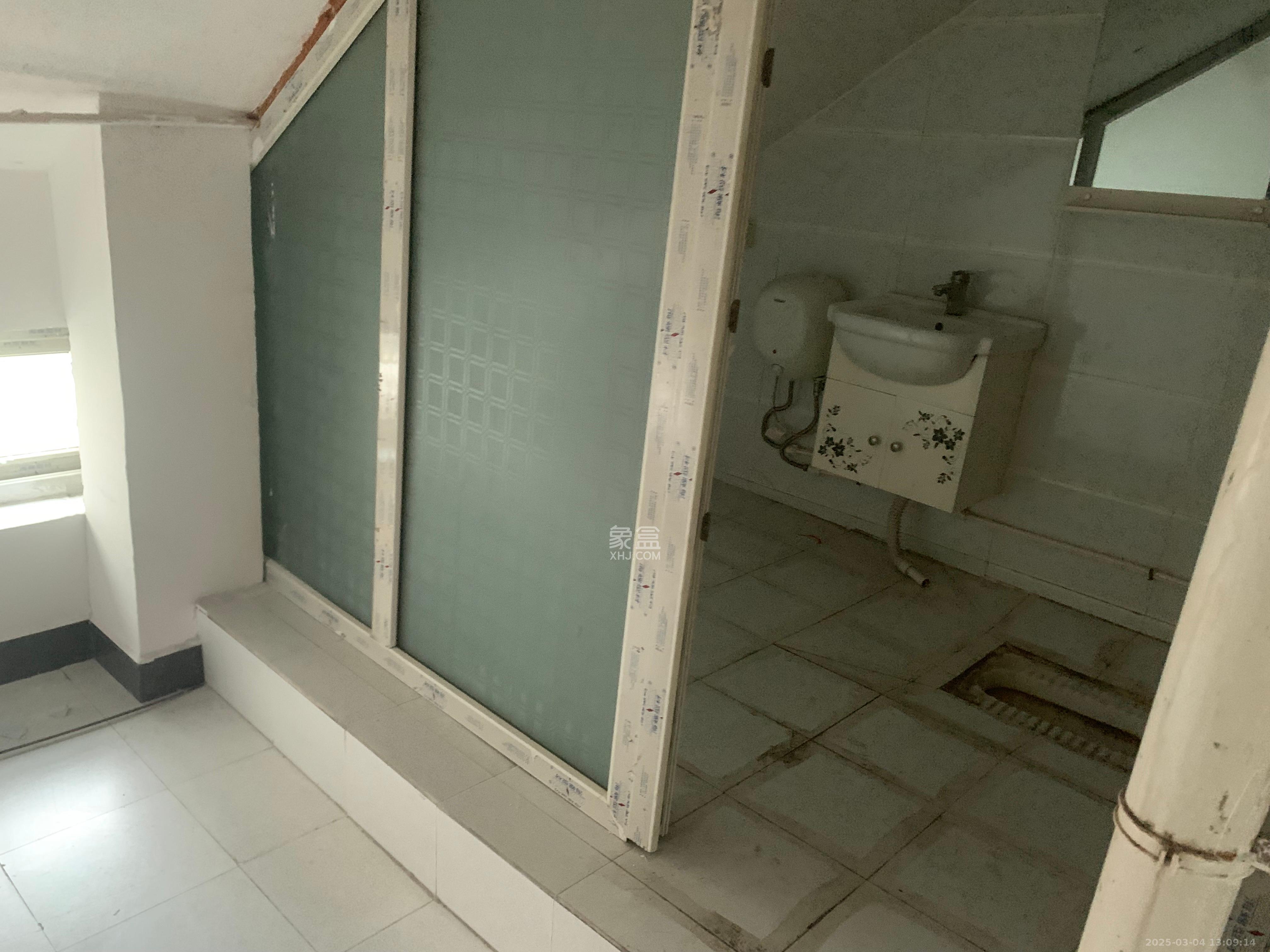 麓谷锦和园 5室2厅2卫 1500.0元/月 麓谷锦和园 5室2厅2卫 1500.0元/月室内图