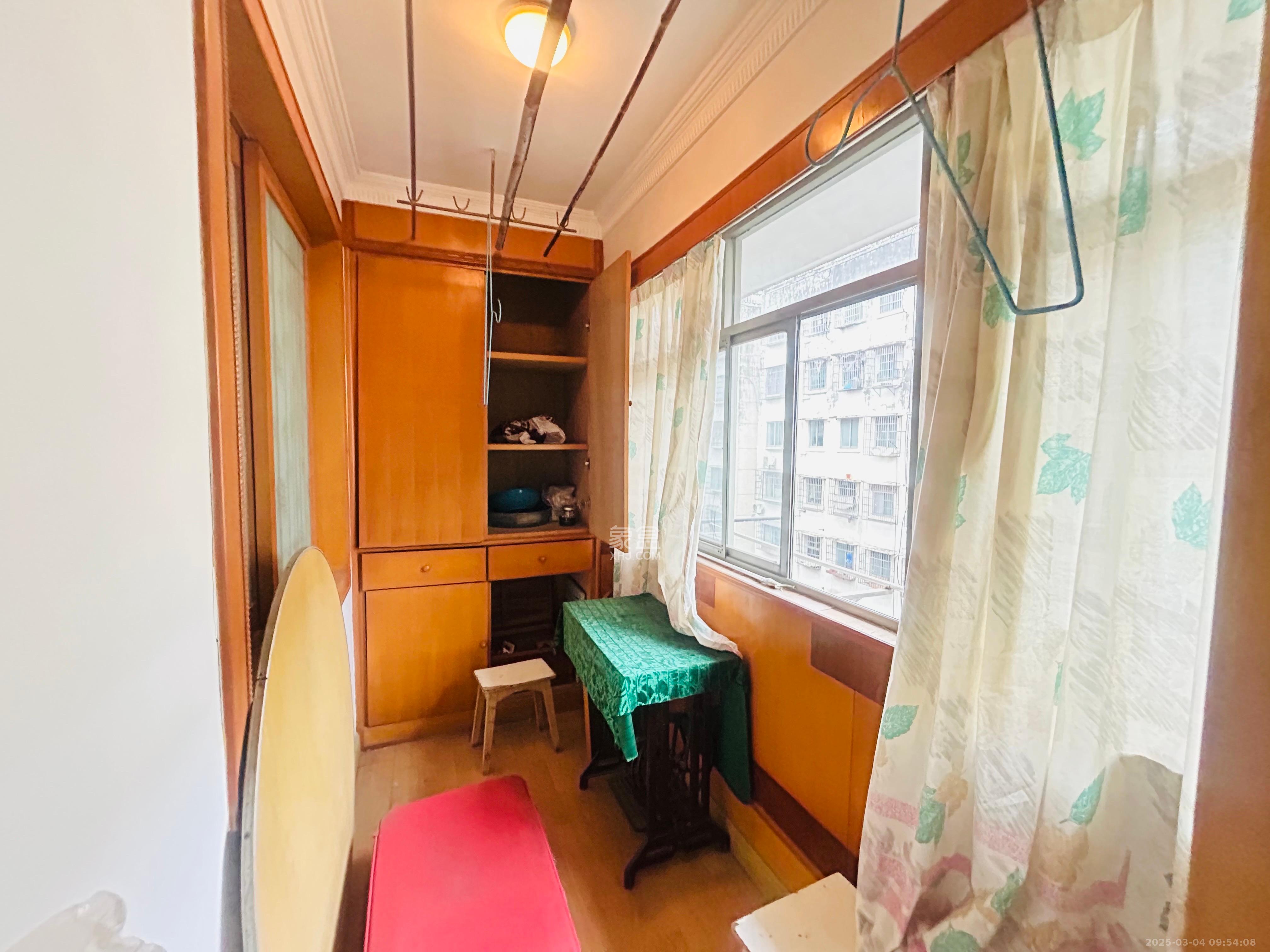 解放村  3室1厅1卫   18.00万客厅