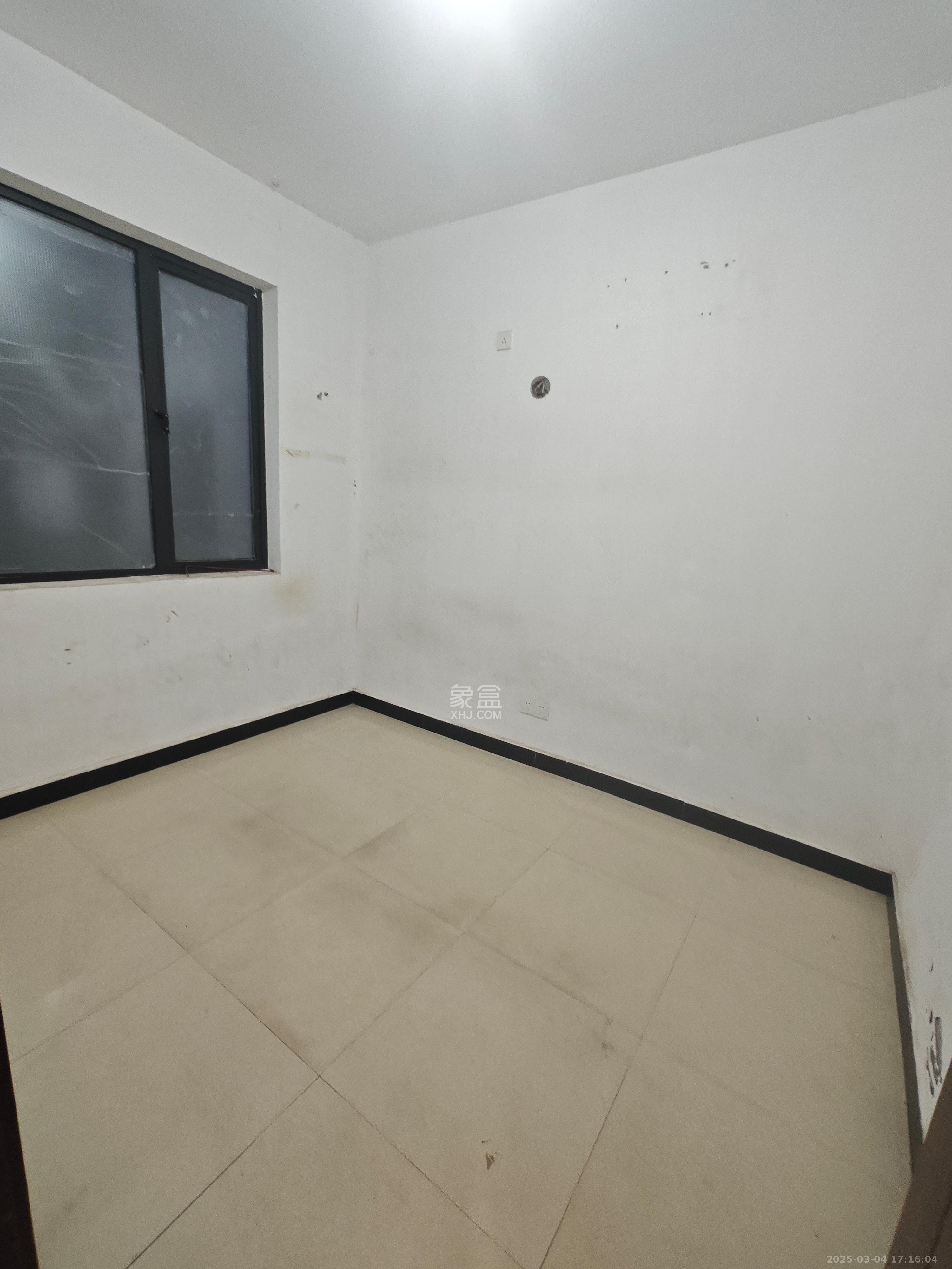 长房半岛蓝湾(观山月)  3室2厅1卫    2000.0元/月 长房半岛蓝湾(观山月)  3室2厅1卫    2000.0元/月室内图