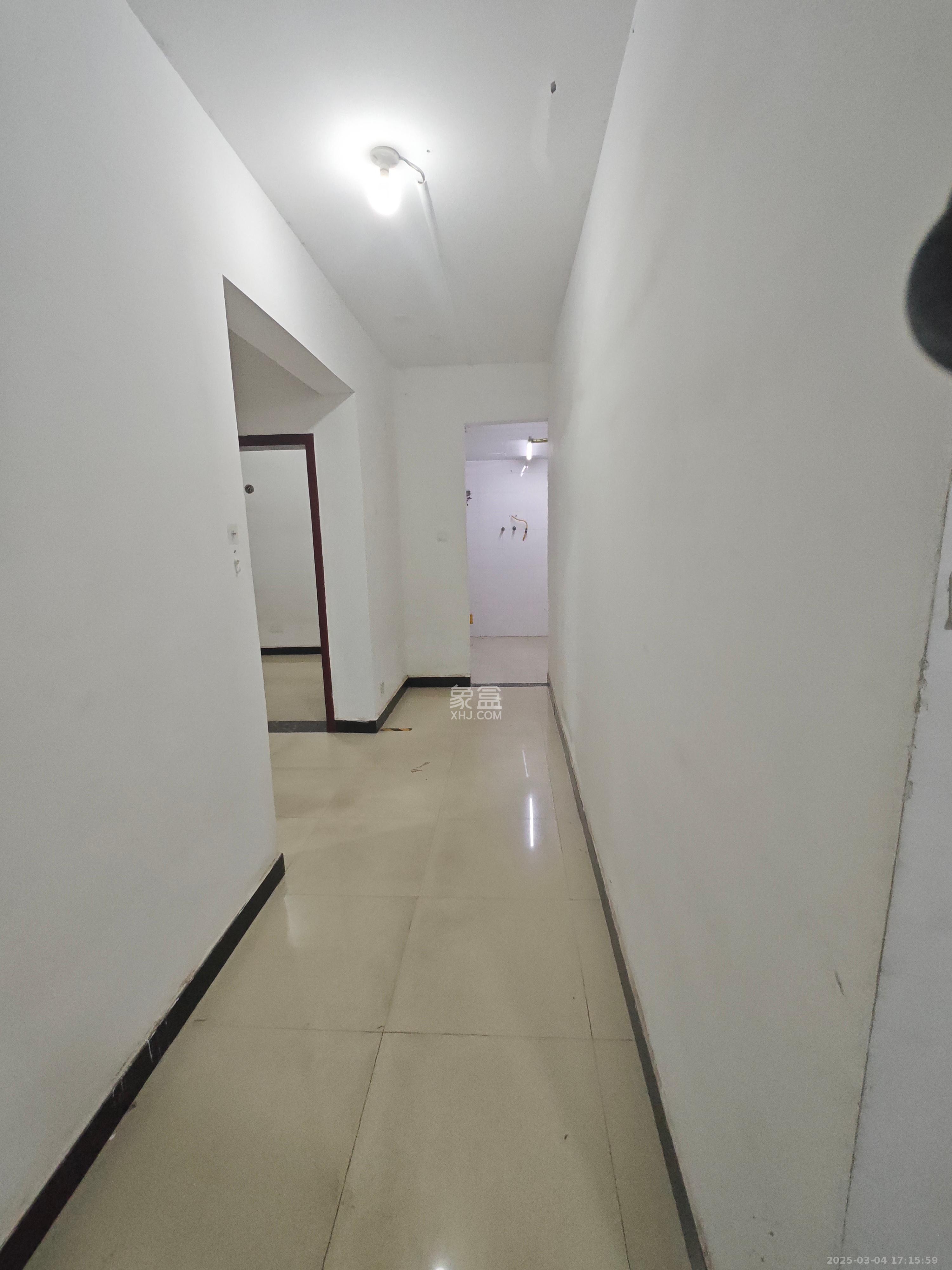 长房半岛蓝湾(观山月)  3室2厅1卫    2000.0元/月 长房半岛蓝湾(观山月)  3室2厅1卫    2000.0元/月室内图