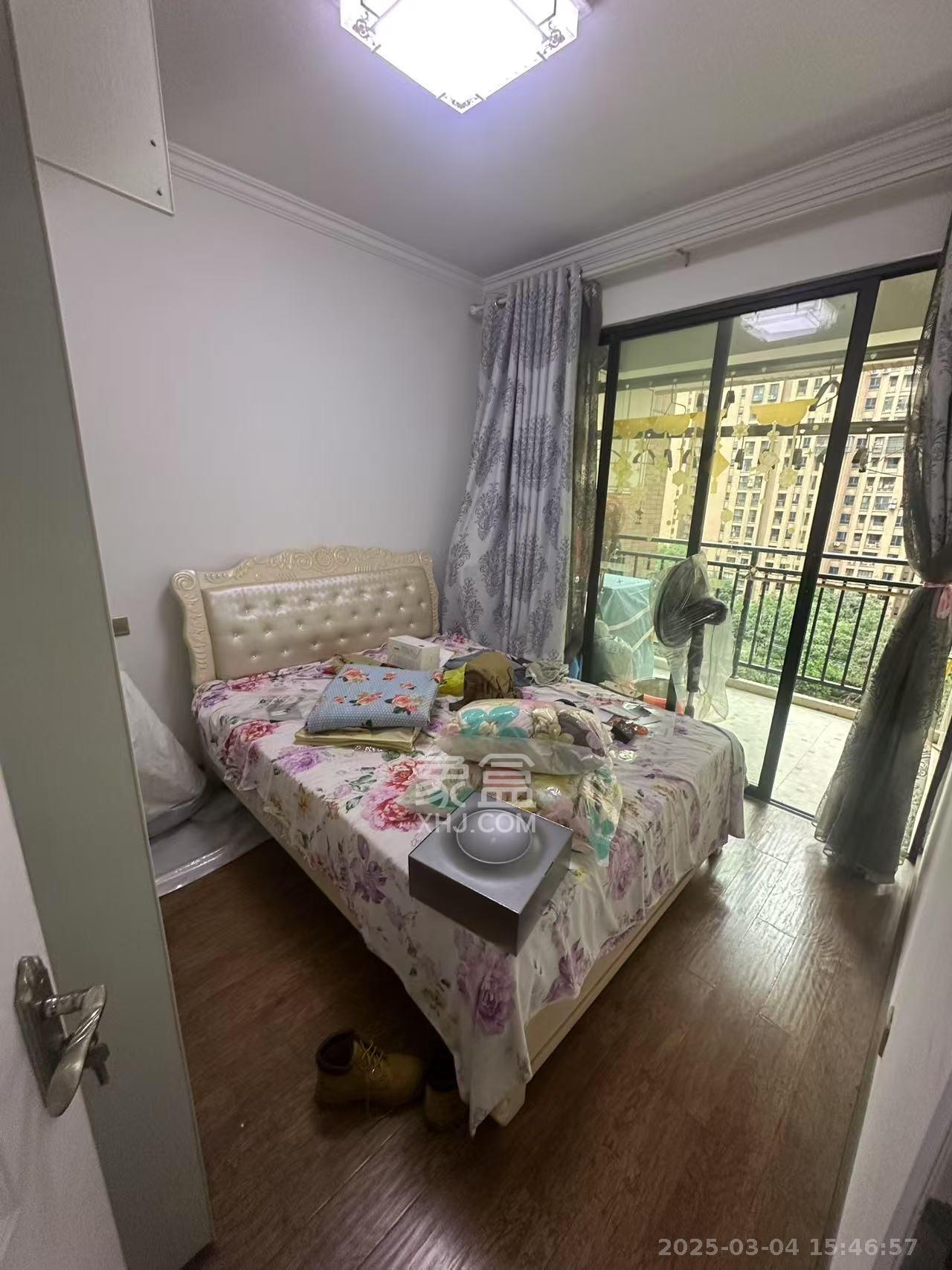 三一街区 3室2厅1卫 2400.0元/月 三一街区 3室2厅1卫 2400.0元/月室内图