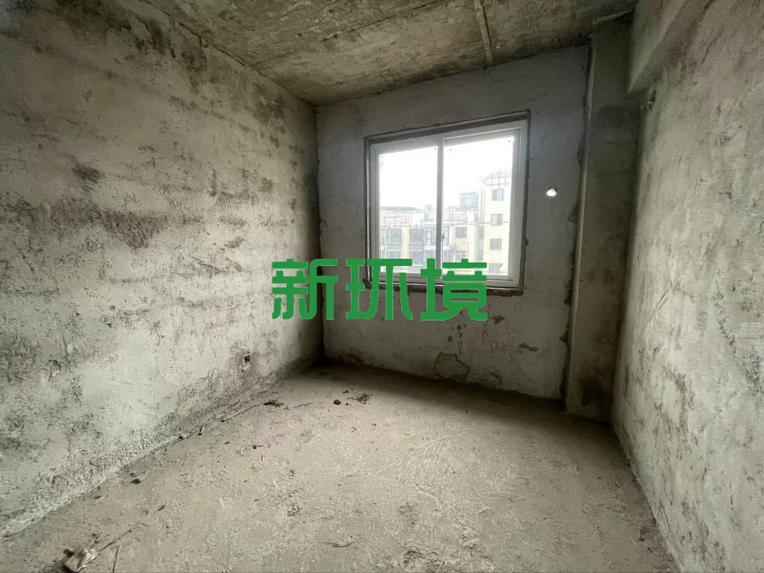 阳光水岸  5室2厅3卫    118.0万 阳光水岸  5室2厅3卫    118.0万客厅