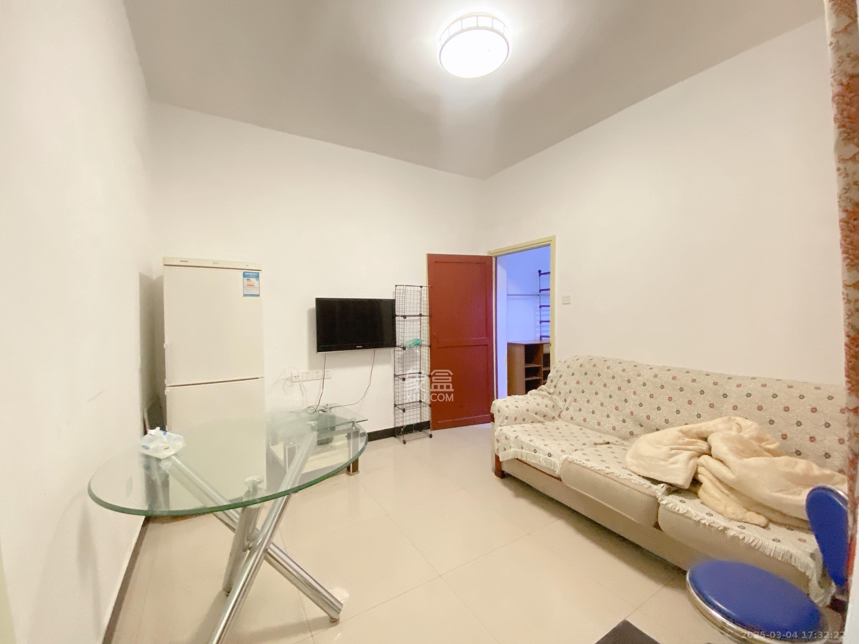 芙蓉路社区中山宿舍  2室1厅1卫    2100.0元/月 芙蓉路社区中山宿舍  2室1厅1卫    2100.0元/月室内图1