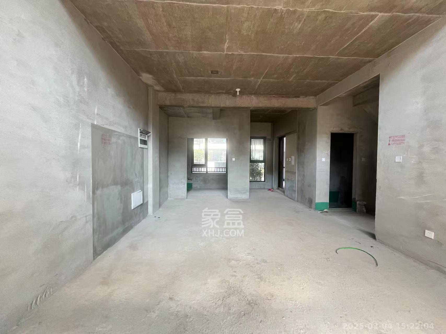 东原麓印长江C区  4室2厅2卫   4800.00元/月室内图