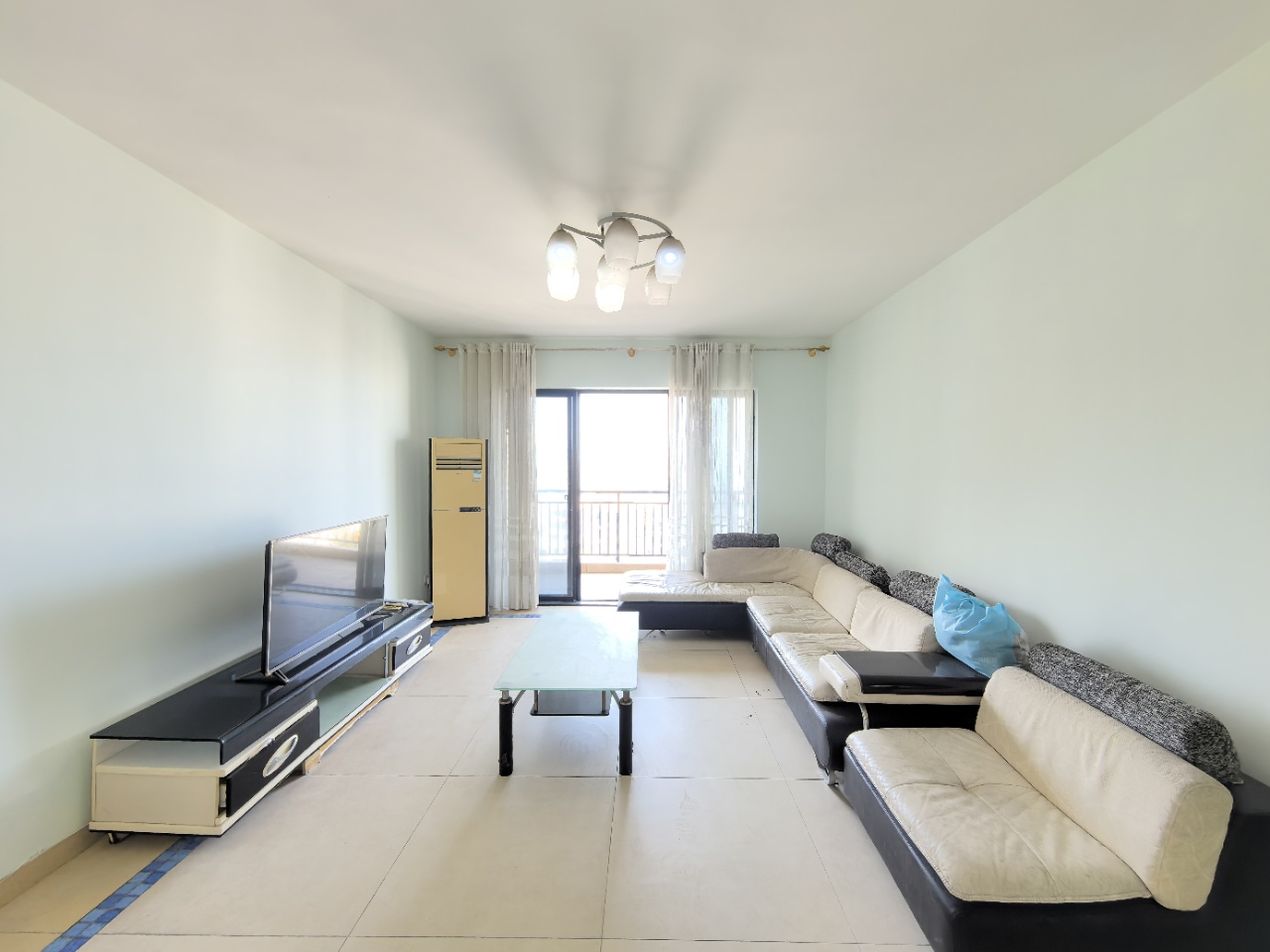 金域湾畔  3室2厅2卫   2500.00元/月室内图1