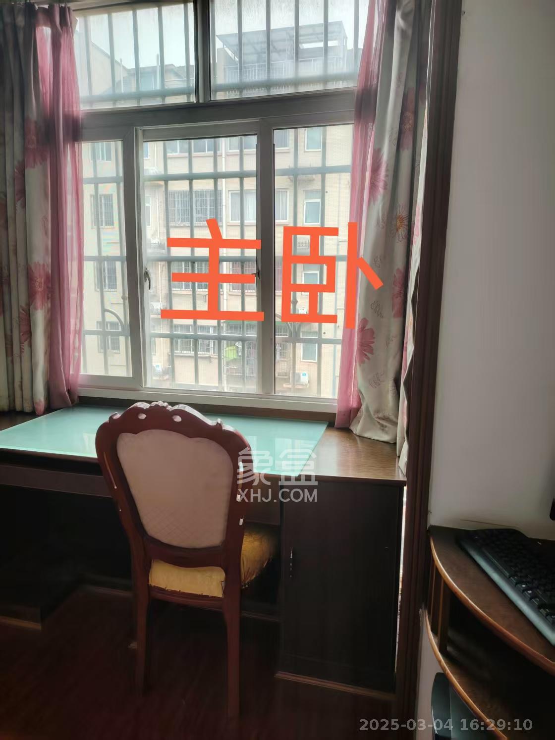 鄱阳小区  3室2厅1卫    1800.0元/月 鄱阳小区  3室2厅1卫    1800.0元/月室内图