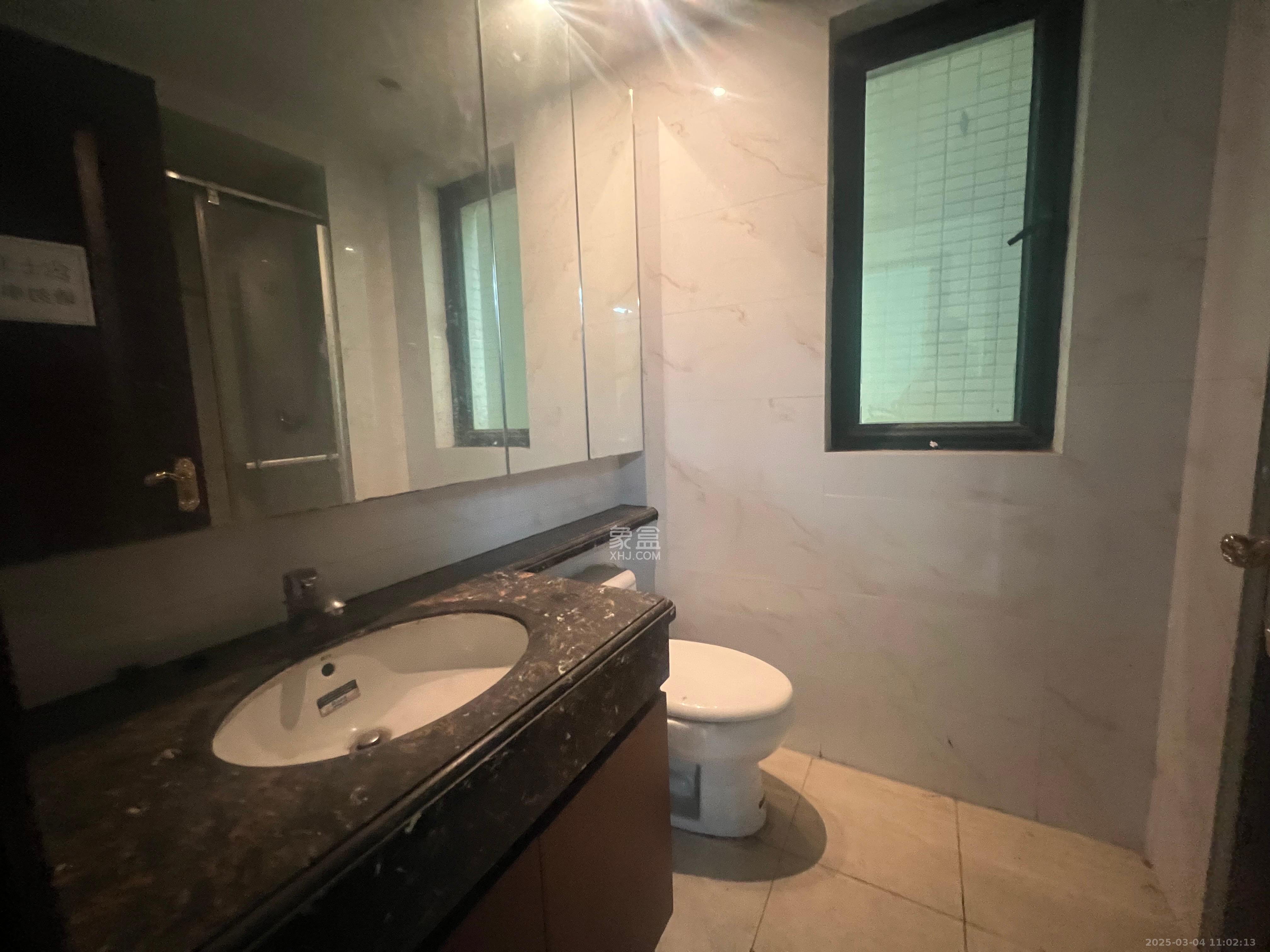 恒大雅苑 3室2厅2卫 2800.0元/月 恒大雅苑 3室2厅2卫 2800.0元/月室内图