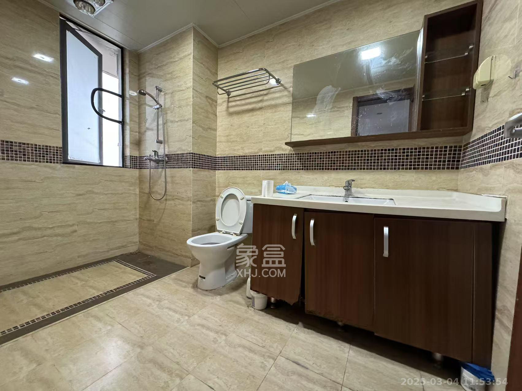 万科城  3室2厅2卫   3300.00元/月室内图
