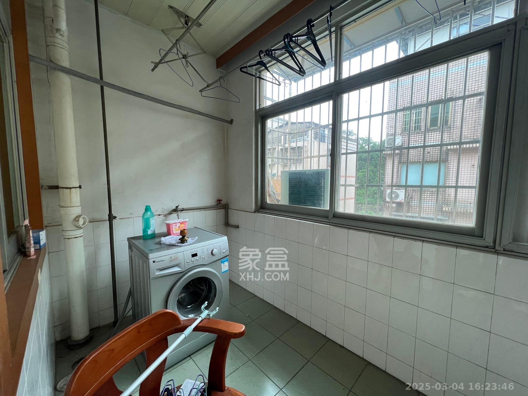 轻化公司宿舍向东南6号(产权南湖路46号) 3室2厅1卫 1700.0元/月 轻化公司宿舍向东南6号(产权南湖路46号) 3室2厅1卫 1700.0元/月室内图