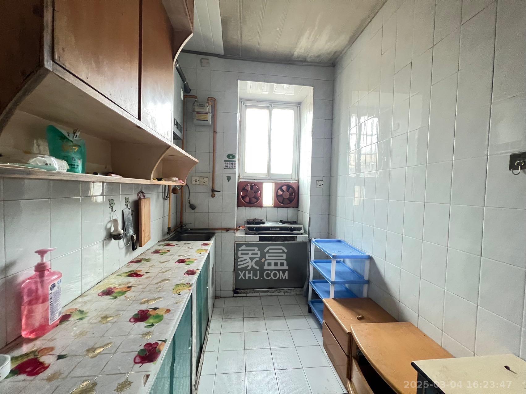 轻化公司宿舍向东南6号(产权南湖路46号) 3室2厅1卫 1700.0元/月 轻化公司宿舍向东南6号(产权南湖路46号) 3室2厅1卫 1700.0元/月室内图