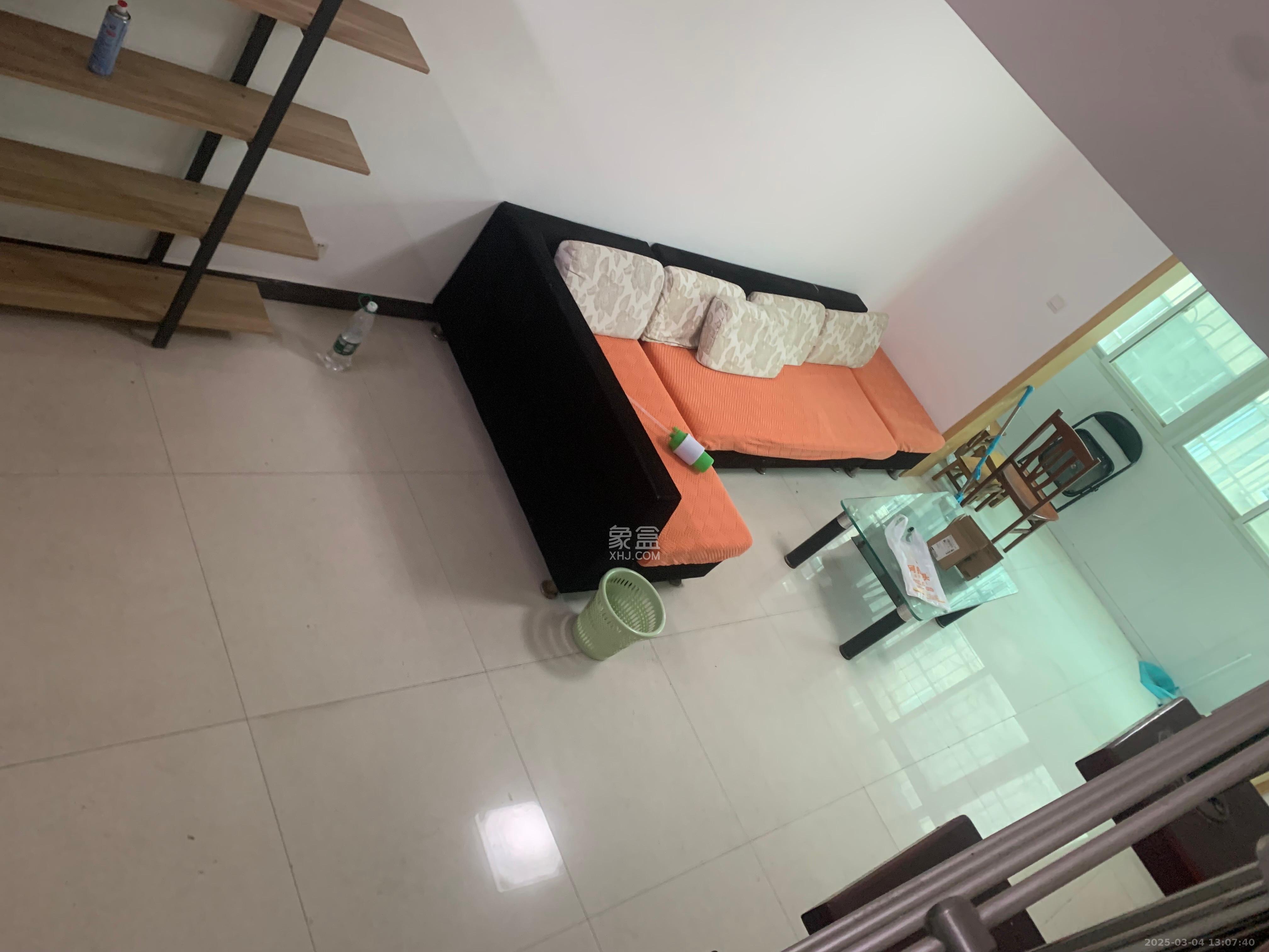 麓谷锦和园 5室2厅2卫 1500.0元/月 麓谷锦和园 5室2厅2卫 1500.0元/月室内图