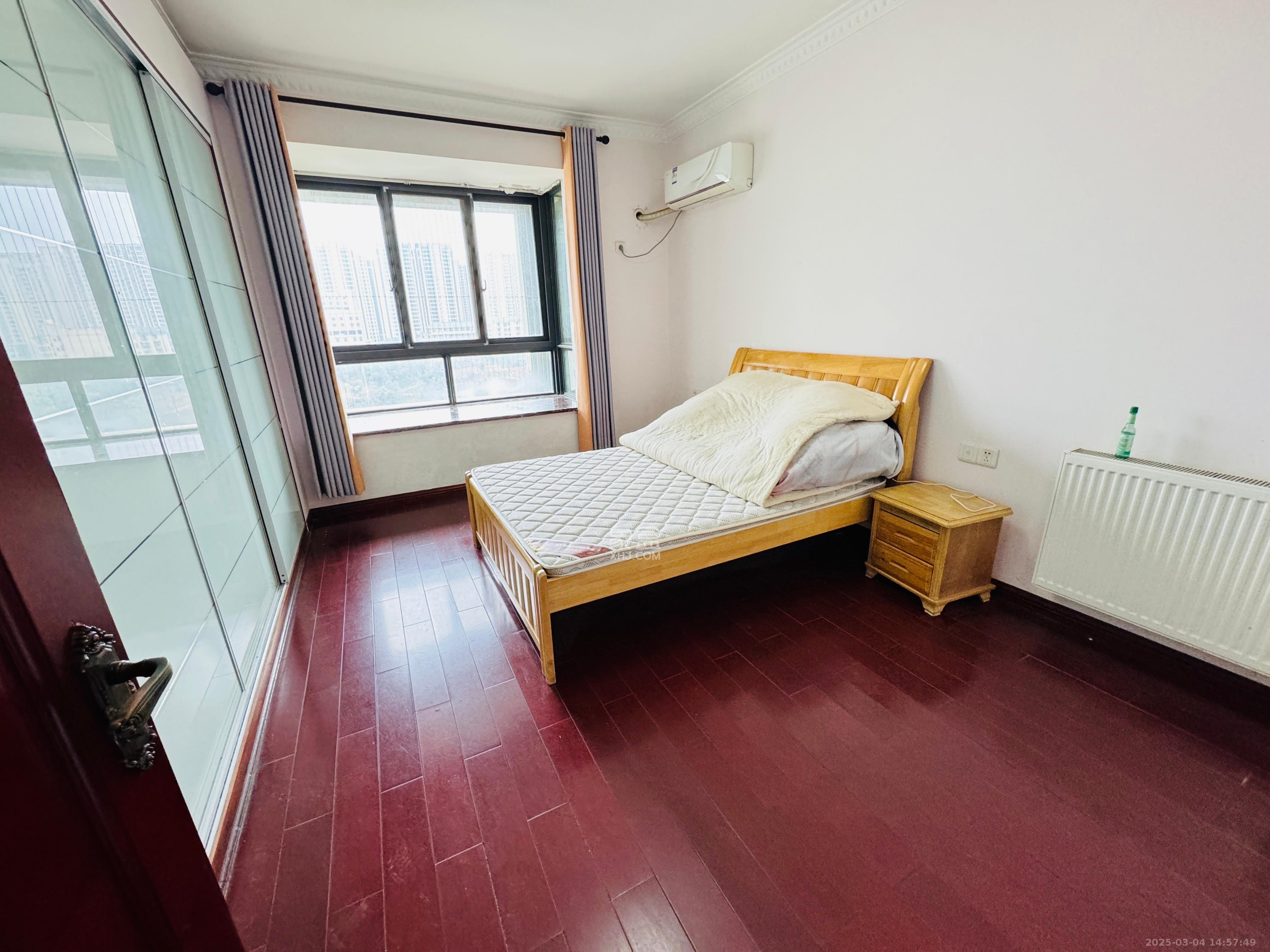 上庭苑 3室2厅1卫 2800.0元/月 上庭苑 3室2厅1卫 2800.0元/月室内图