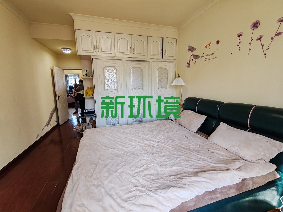 大庸王府  4室2厅2卫   85.00万客厅