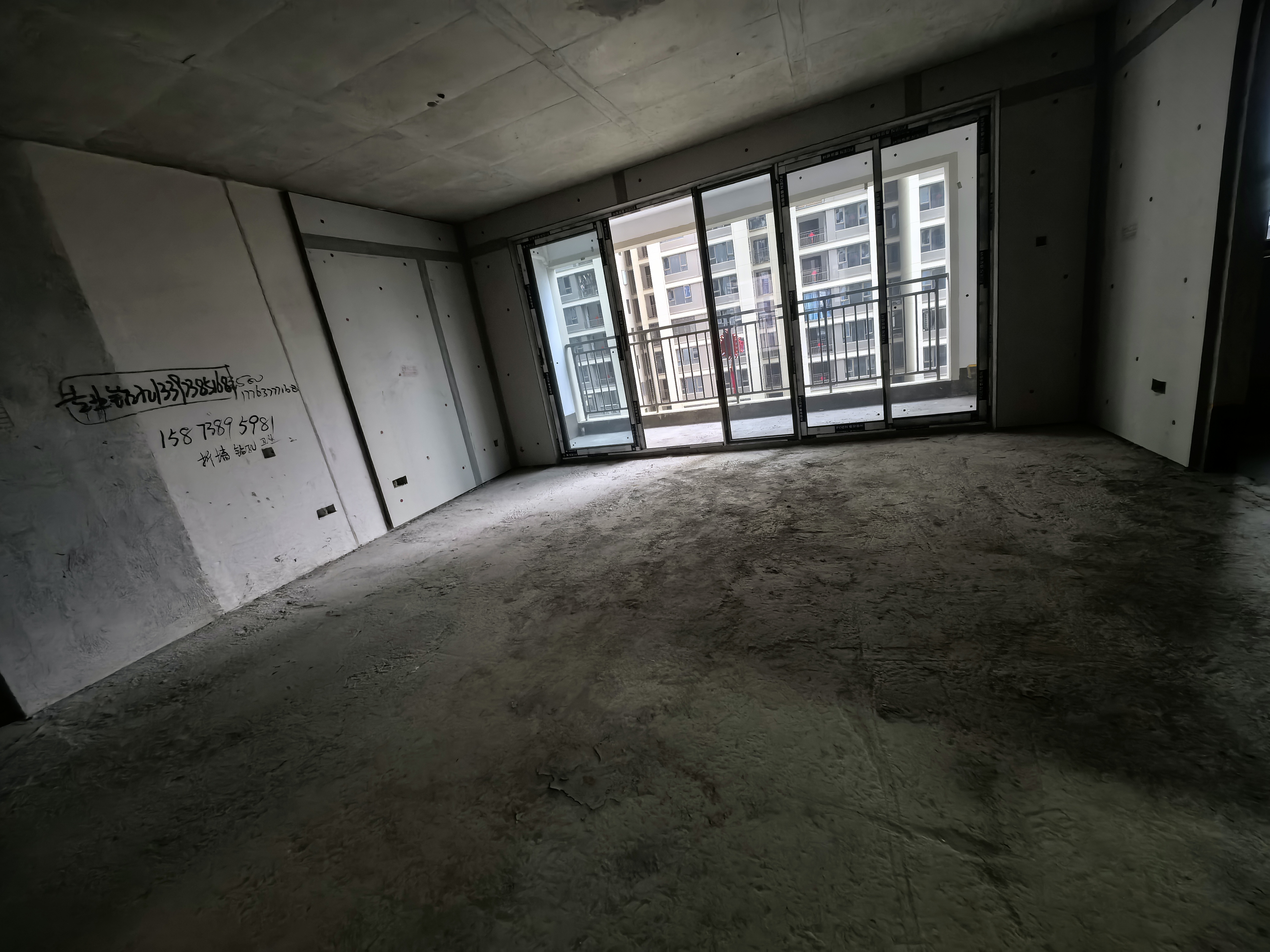 吾悦广场 4室2厅2卫 69.8万 吾悦广场 4室2厅2卫 69.8万客厅