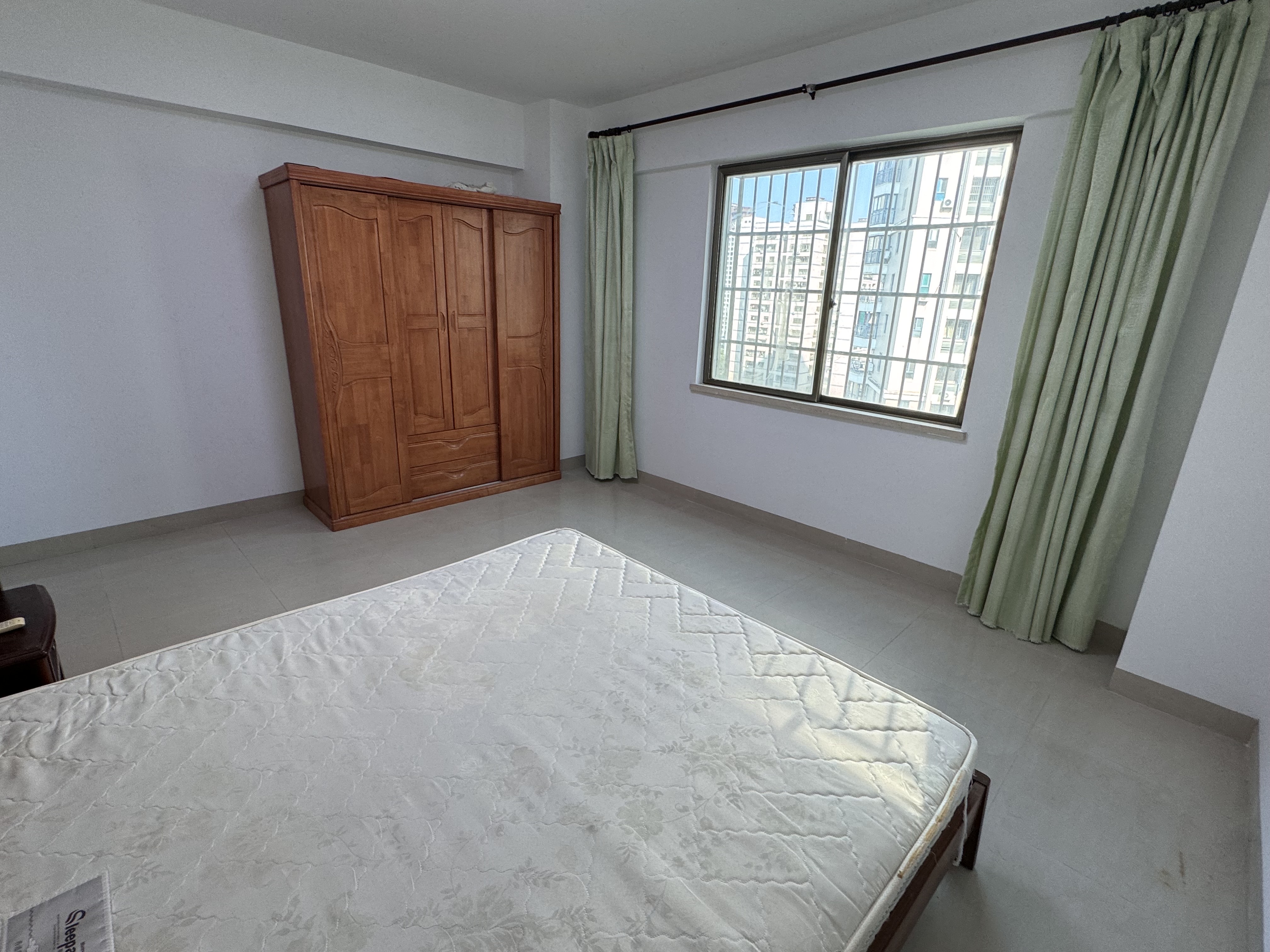 华贸大厦(华贸花苑) 2室2厅1卫 95.0万 华贸大厦(华贸花苑) 2室2厅1卫 95.0万客厅