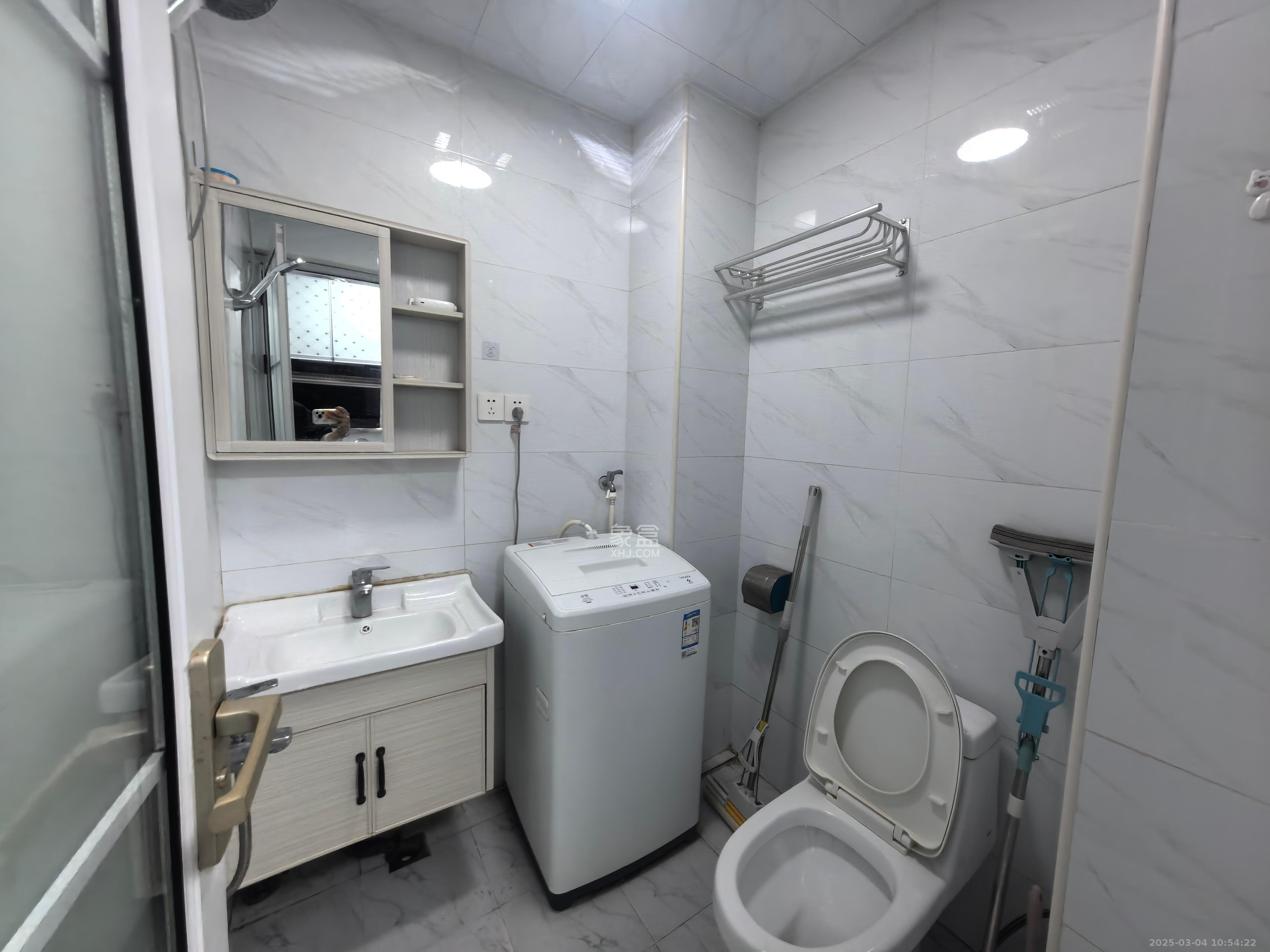 裕天国际商汇中心 1室1厅1卫 1100.0元/月 裕天国际商汇中心 1室1厅1卫 1100.0元/月室内图