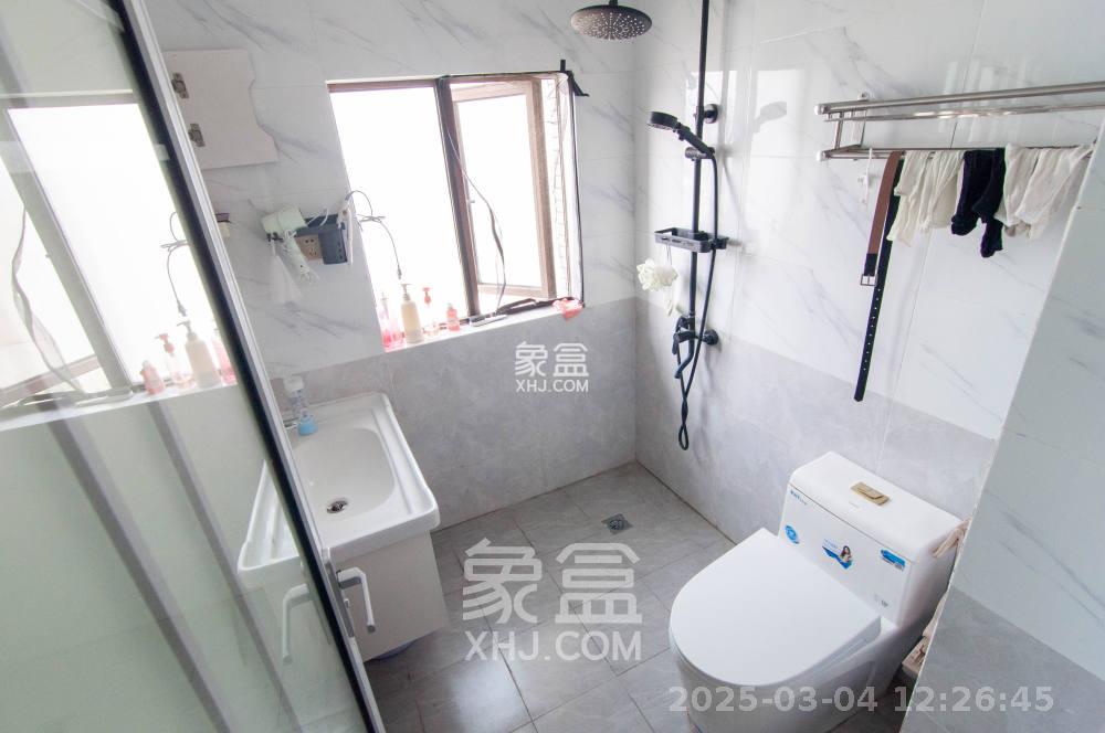 高信向日葵  3室2厅2卫   2600.00元/月室内图