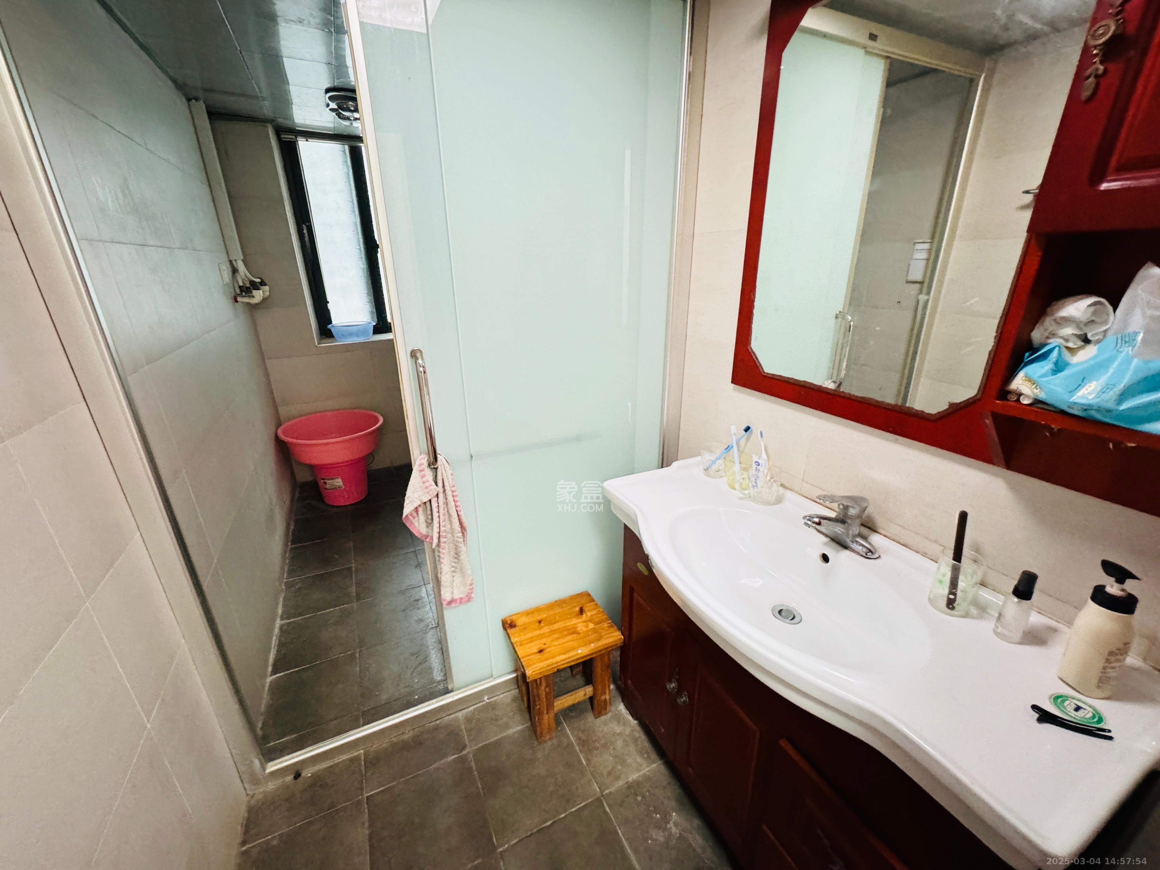 上庭苑 3室2厅1卫 2800.0元/月 上庭苑 3室2厅1卫 2800.0元/月室内图