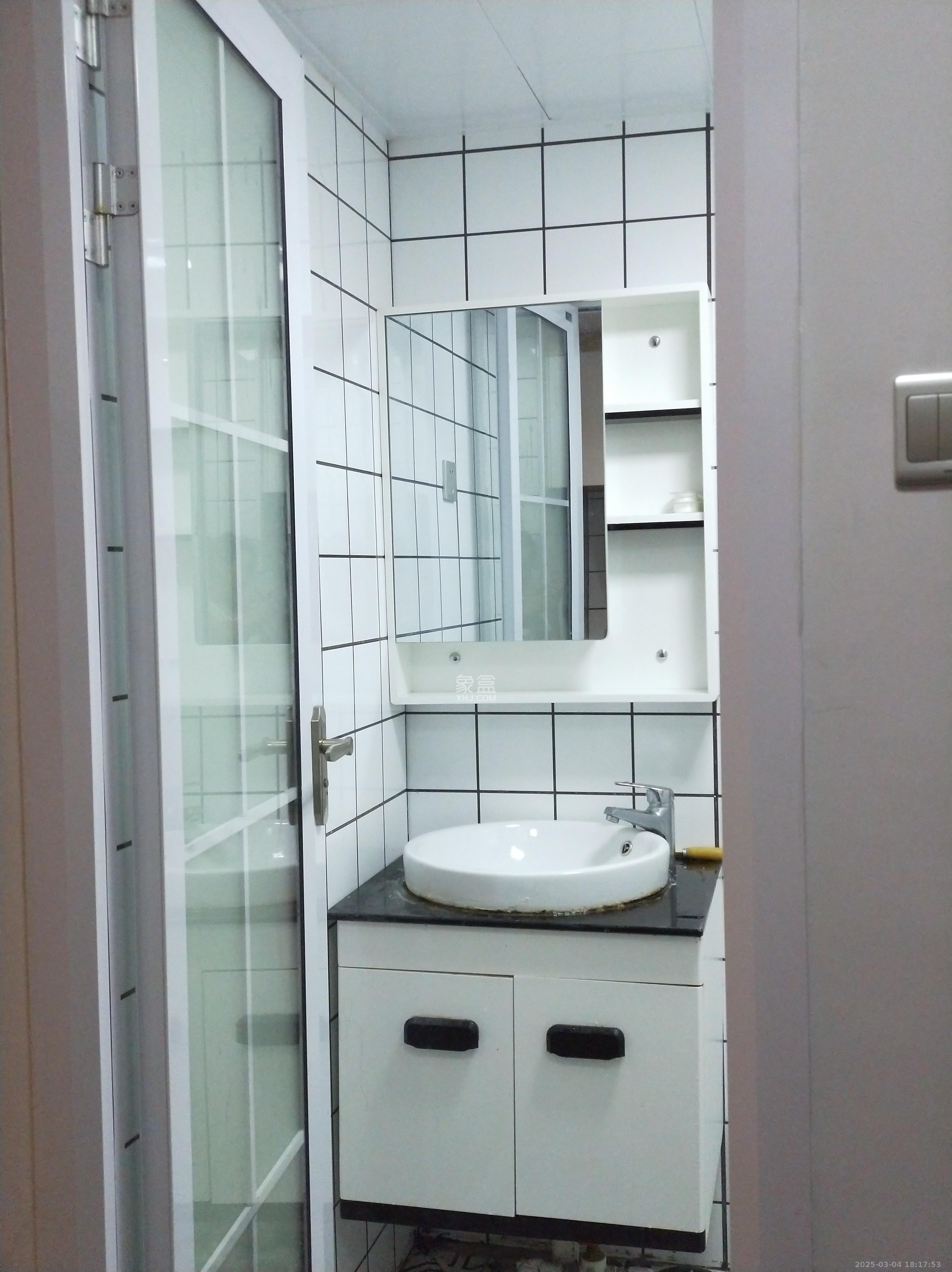 中建芙蓉嘉苑  1室1厅1卫    1250.0元/月室内图