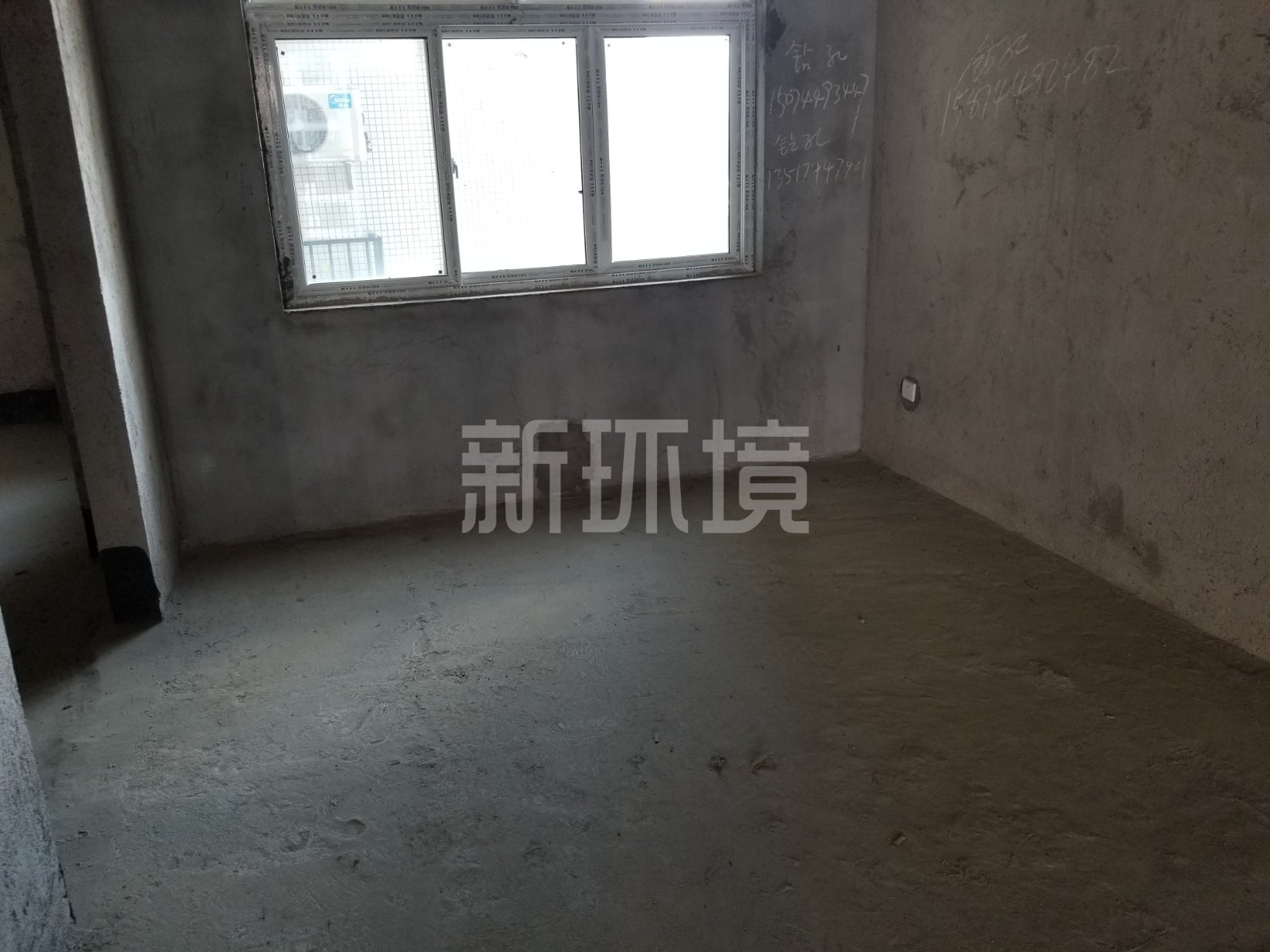 山城上品  4室2厅2卫   87.80万客厅