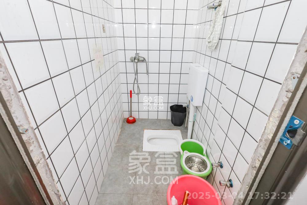 八方小区C区  5室1厅1卫    3000.0元/月室内图