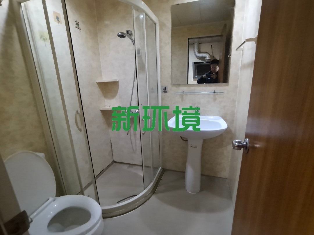 蓝色港湾  1室0厅1卫   17.80万客厅