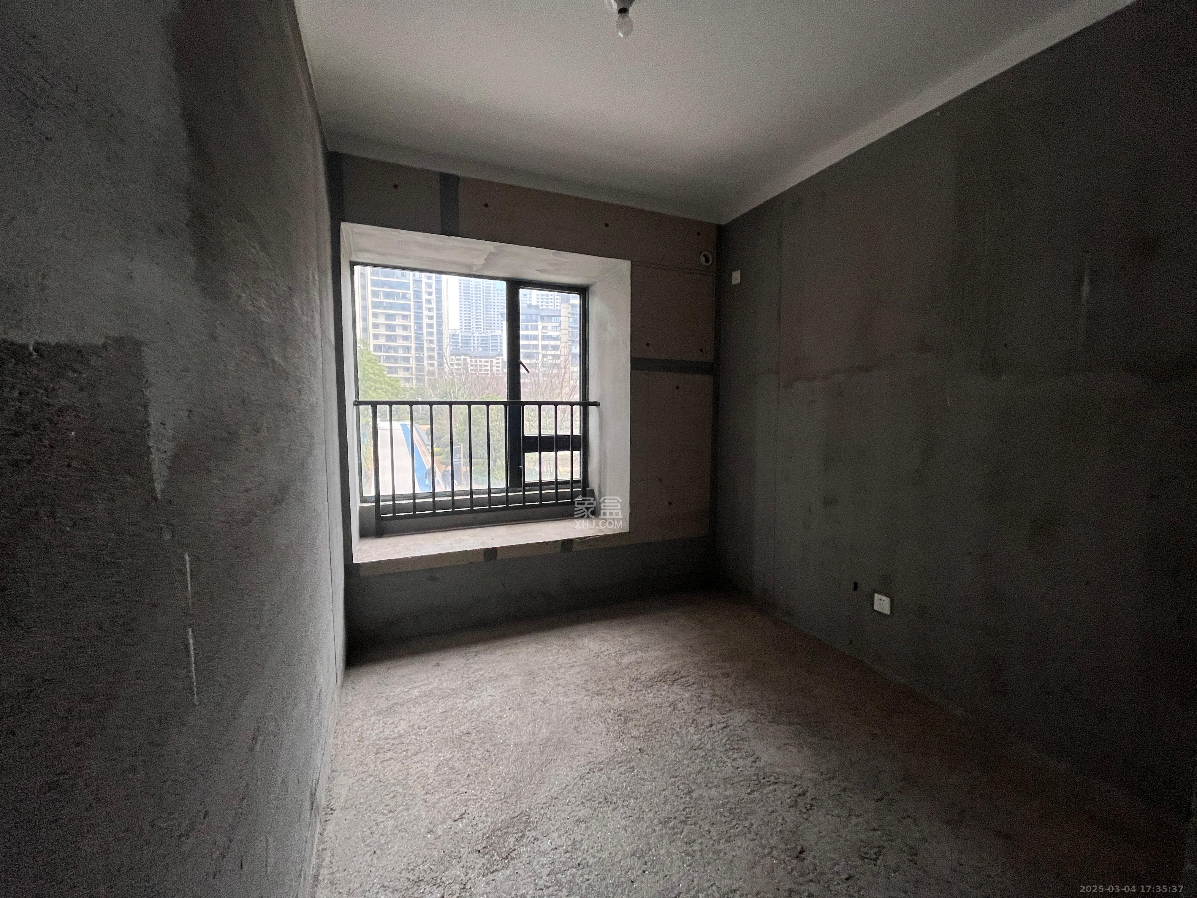 长房岭秀时代 4室2厅2卫 2200.0元/月 长房岭秀时代 4室2厅2卫 2200.0元/月室内图