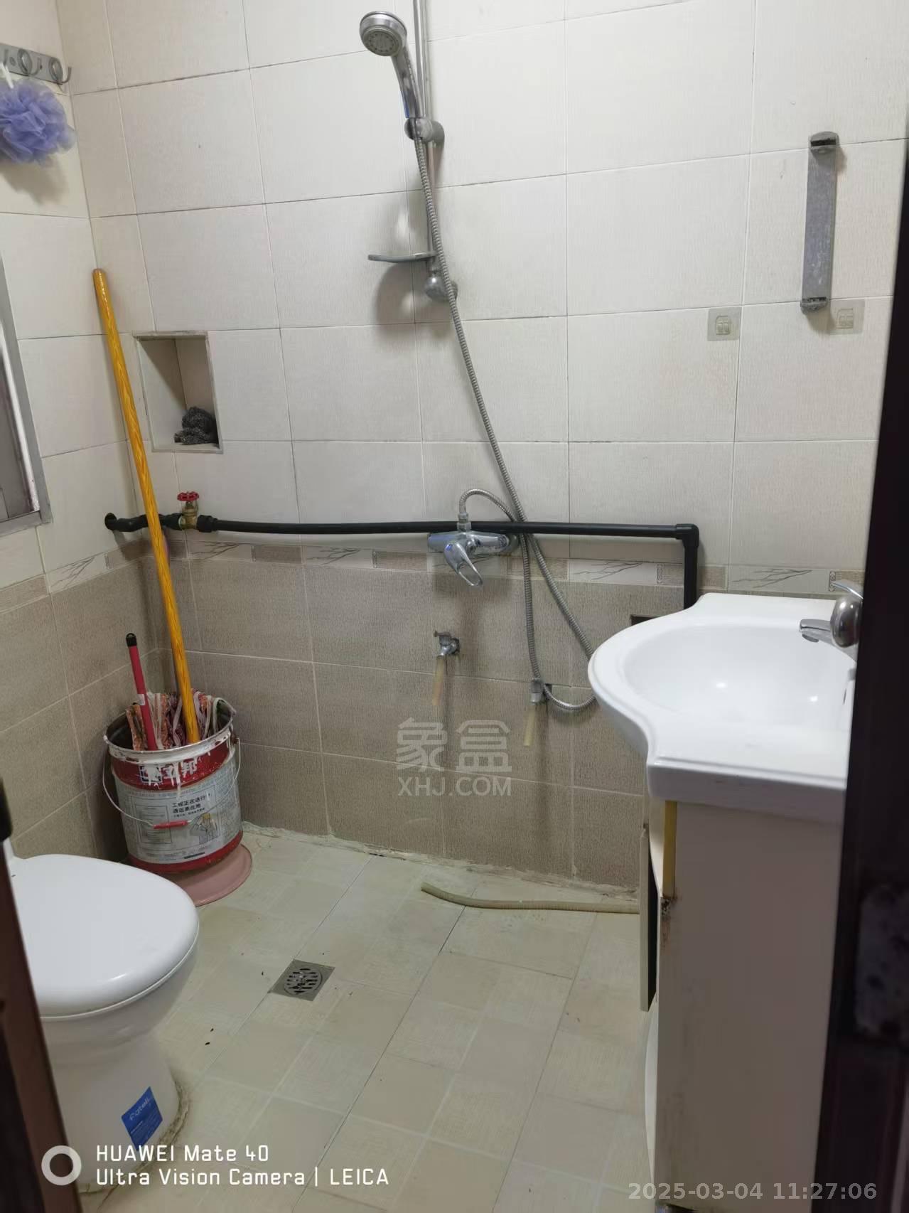 人大宿舍 4室2厅1卫 1800.0元/月 人大宿舍 4室2厅1卫 1800.0元/月室内图