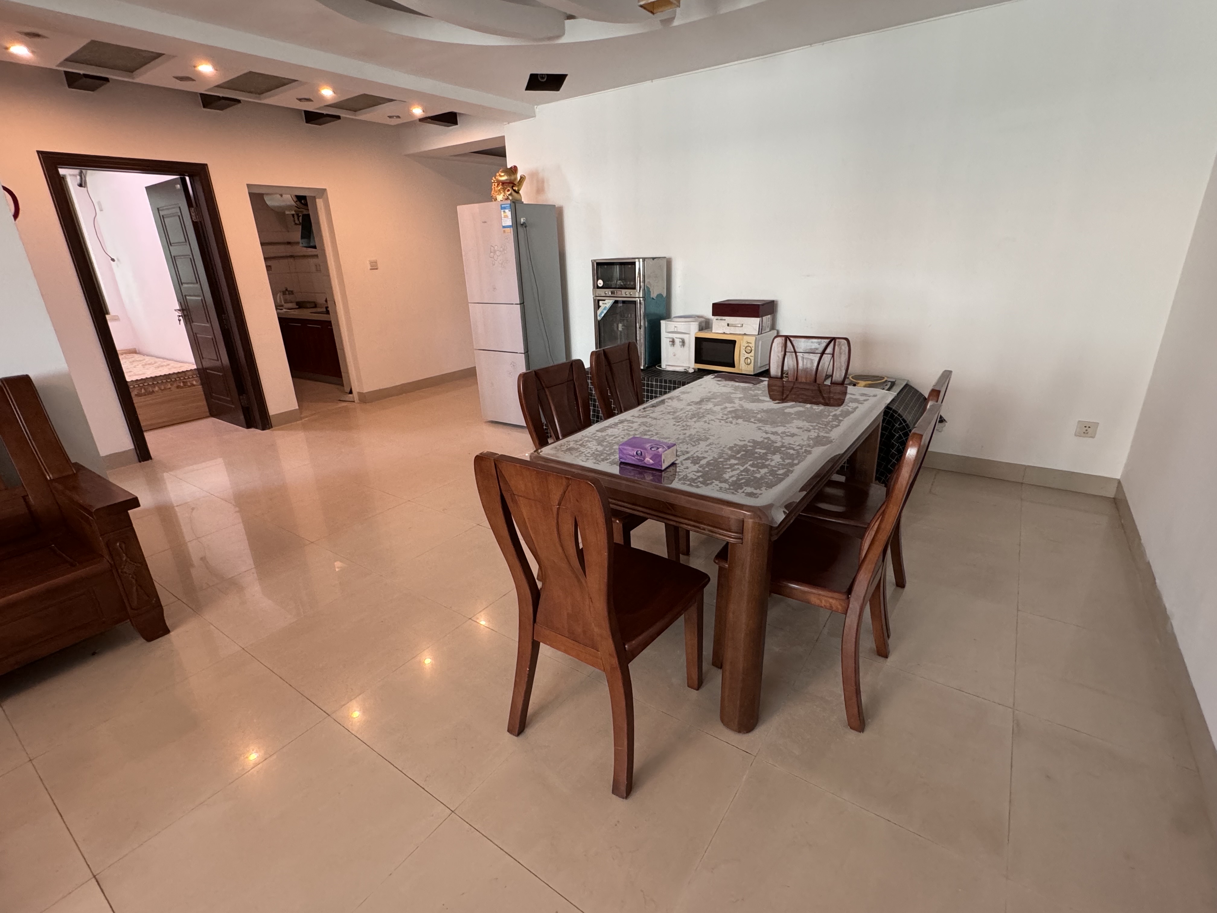 华贸大厦(华贸花苑) 2室2厅1卫 95.0万 华贸大厦(华贸花苑) 2室2厅1卫 95.0万客厅