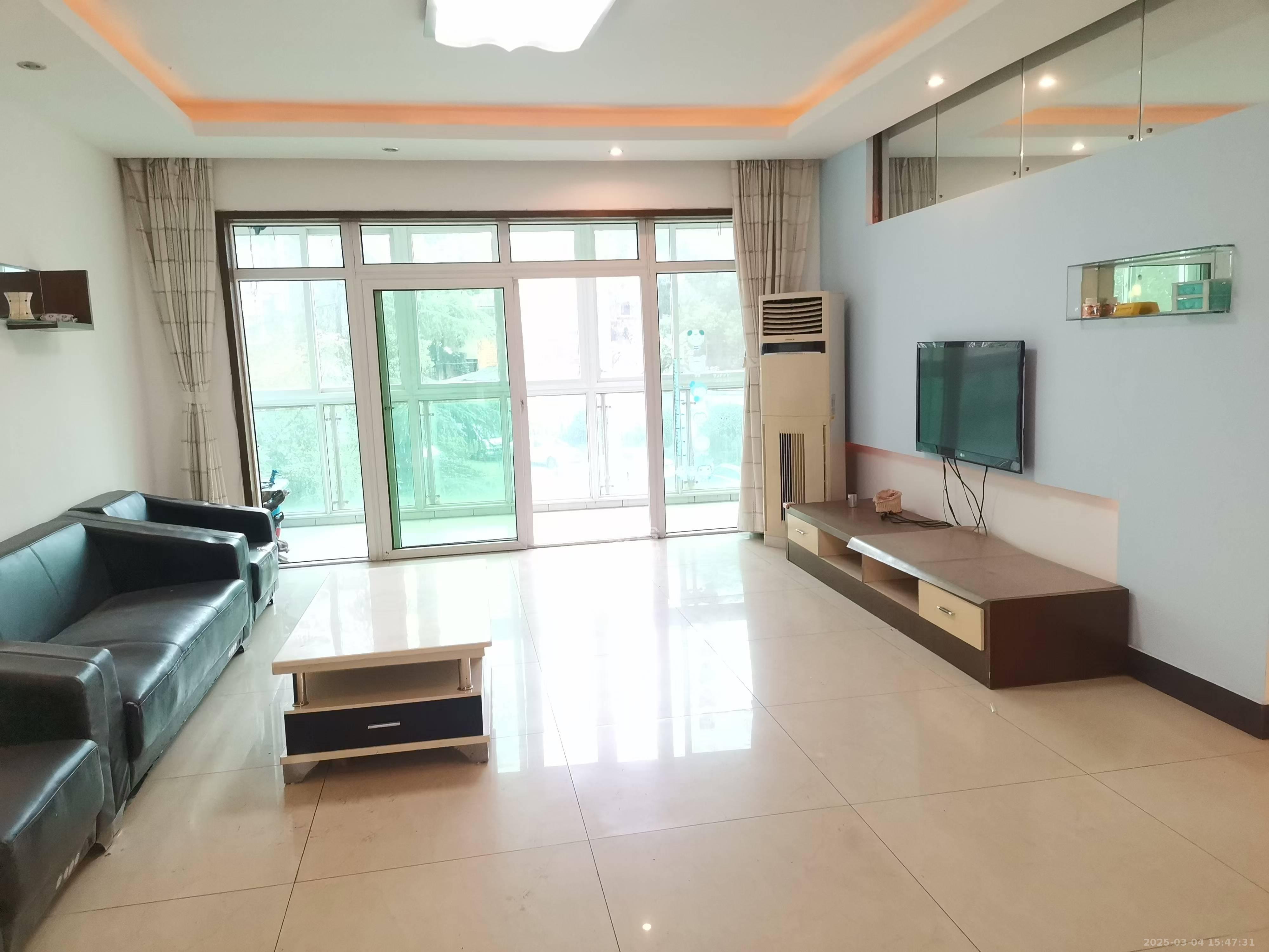 万事佳景园  3室2厅2卫    2100.0元/月 万事佳景园  3室2厅2卫    2100.0元/月