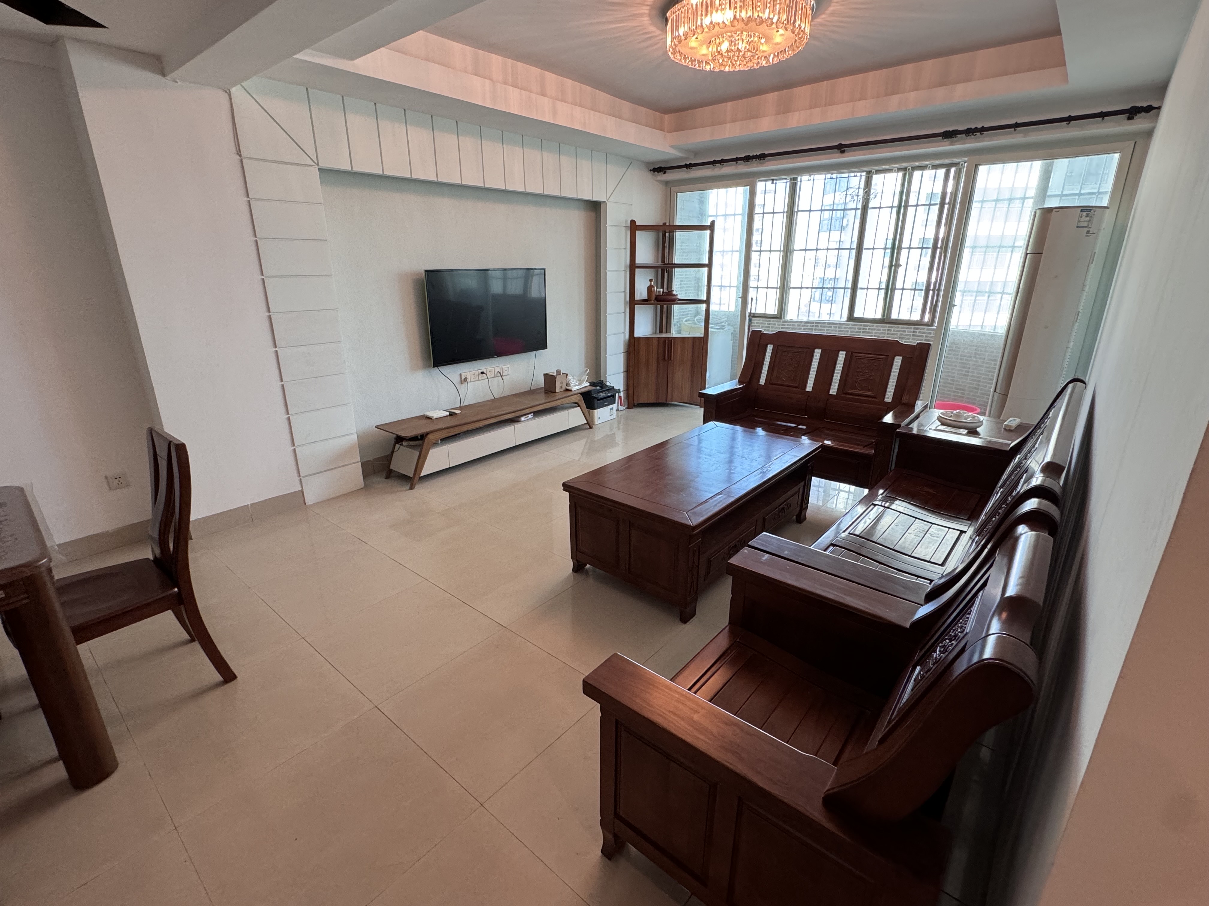 华贸大厦(华贸花苑) 2室2厅1卫 95.0万 华贸大厦(华贸花苑) 2室2厅1卫 95.0万客厅