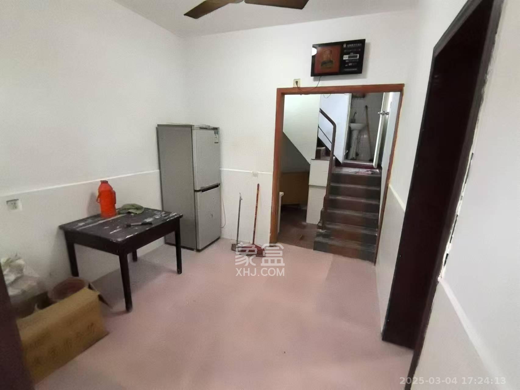 县正街散盘 3室2厅1卫 2000.0元/月 县正街散盘 3室2厅1卫 2000.0元/月室内图