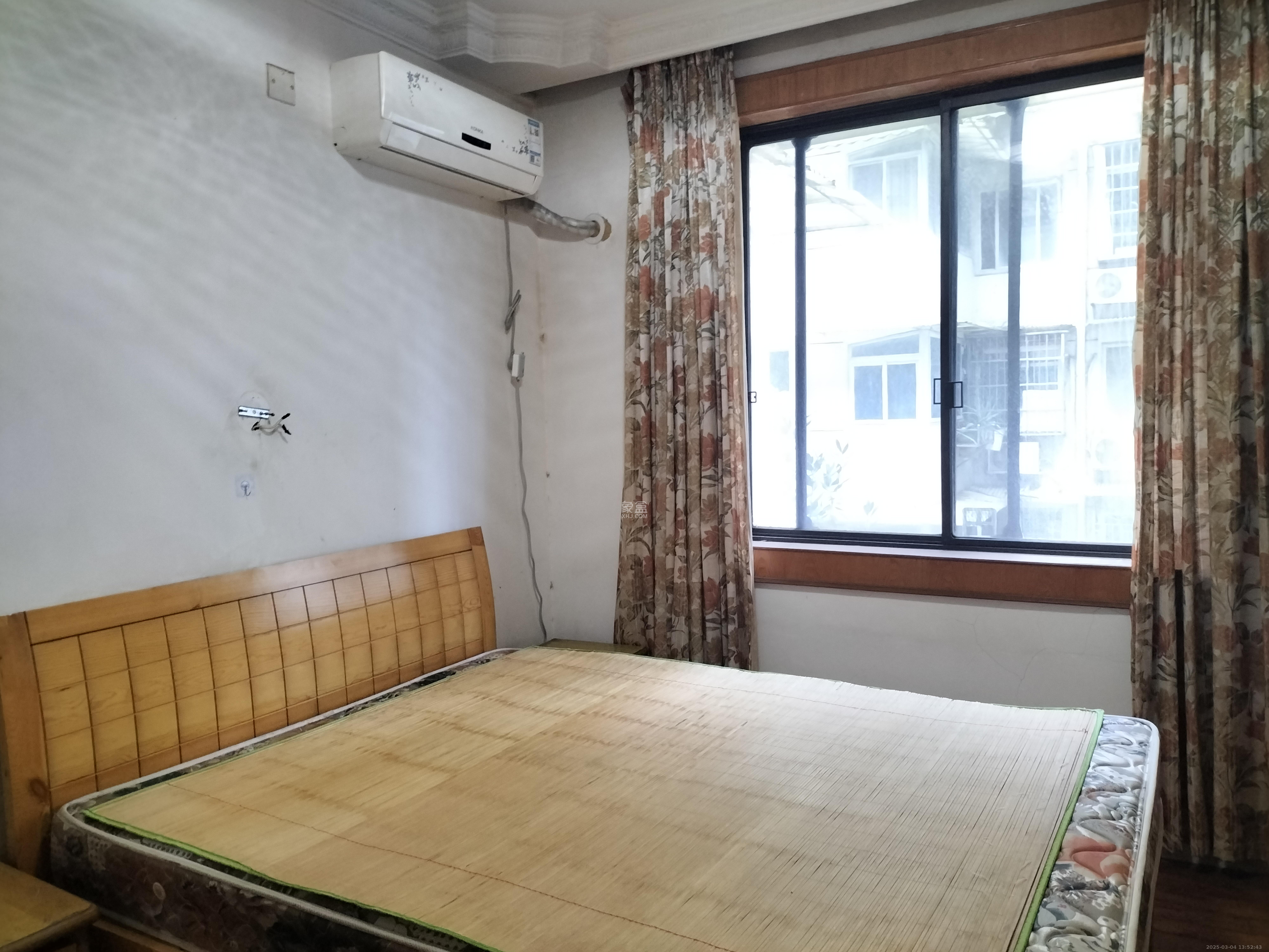 中国水电八局宿舍  3室1厅1卫   1700.00元/月室内图
