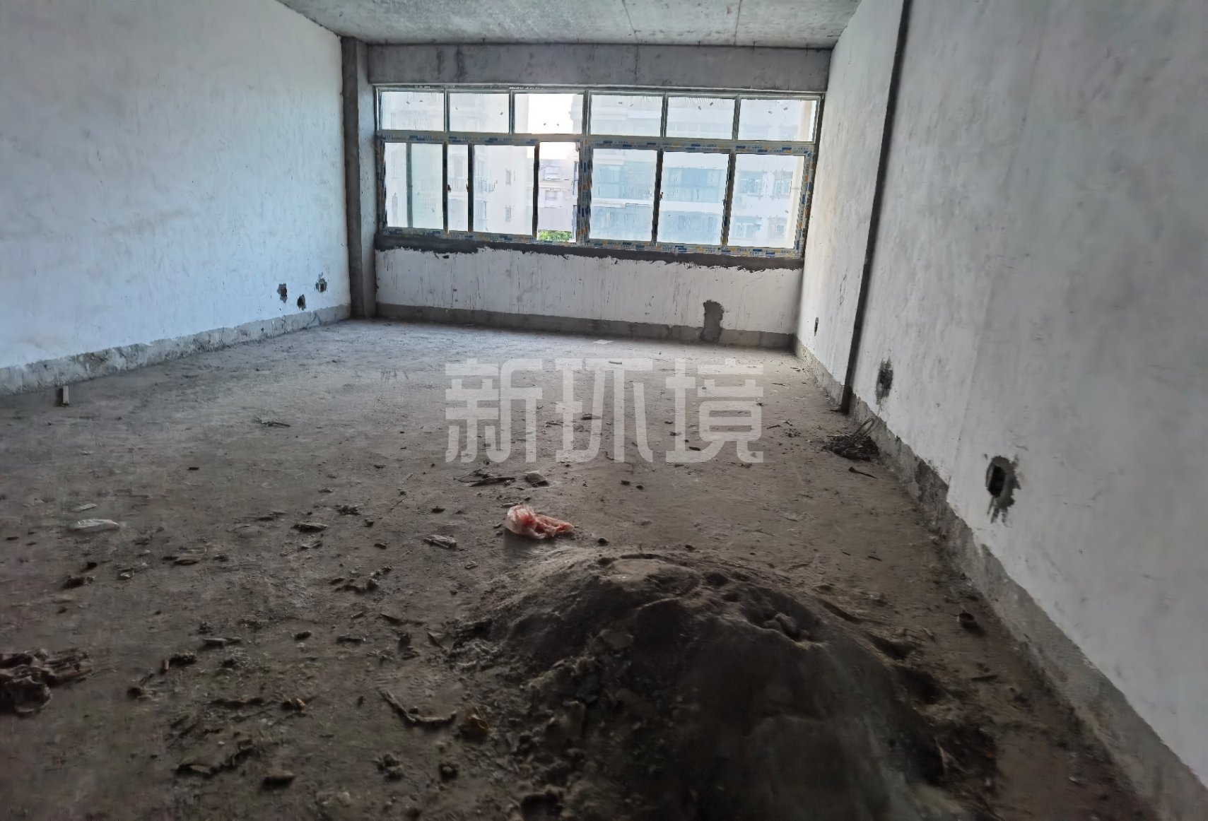 德皇新城  4室2厅2卫    73.2万 德皇新城  4室2厅2卫    73.2万客厅