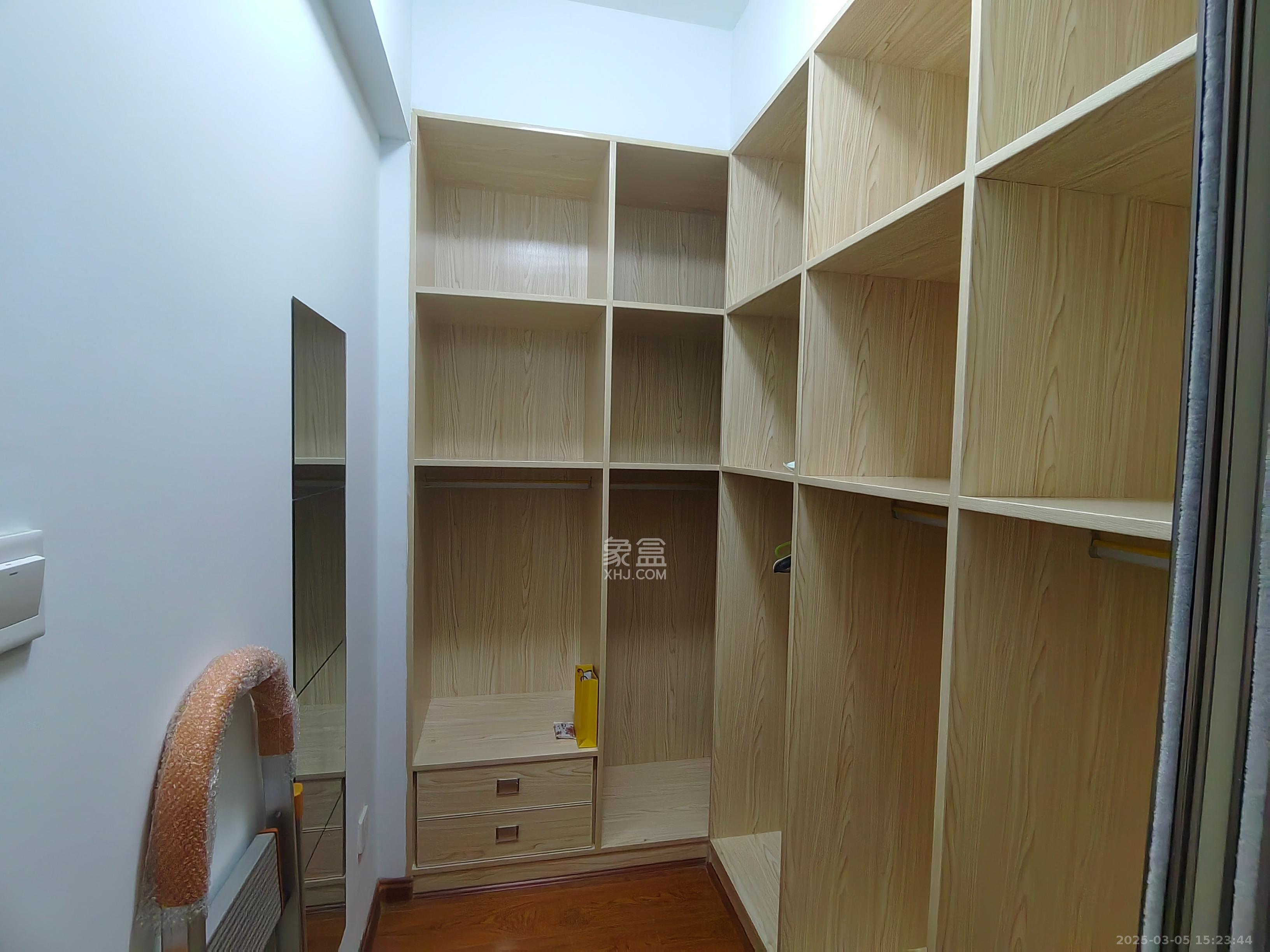 四季星城 3室1厅1卫 2000.0元/月 四季星城 3室1厅1卫 2000.0元/月室内图