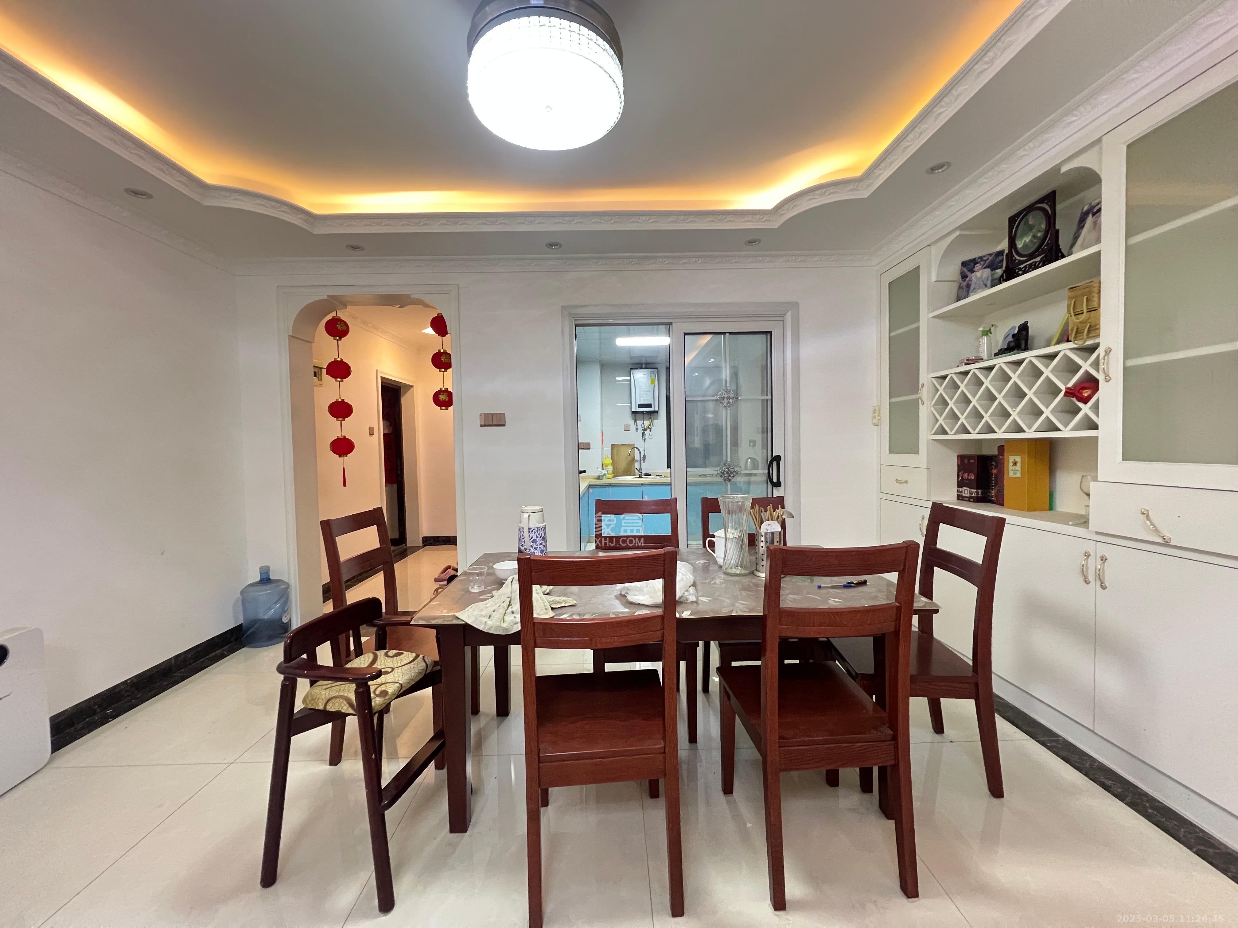 悦湖山 3室2厅2卫 2800.0元/月 悦湖山 3室2厅2卫 2800.0元/月室内图